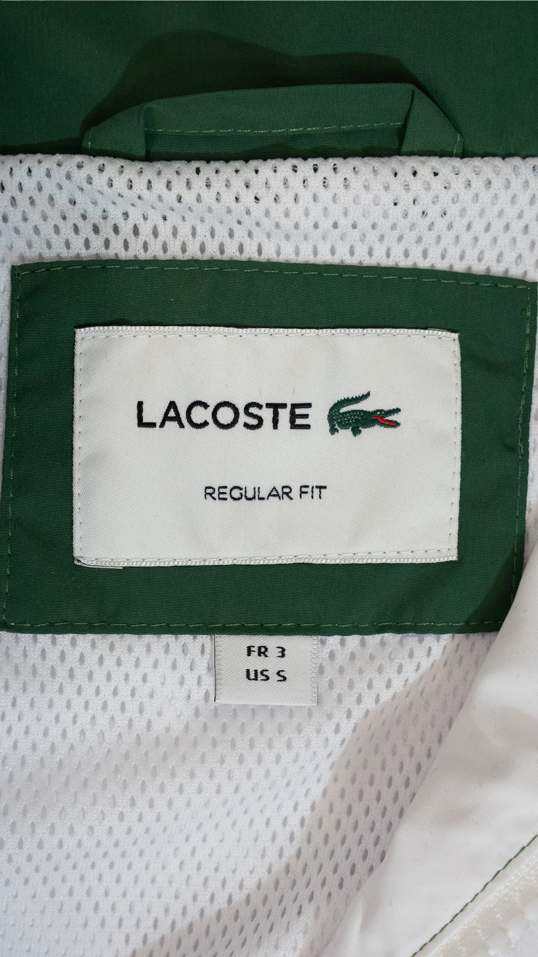 Lacoste Beli Šuškavac sa Text Printom na Rukavu
