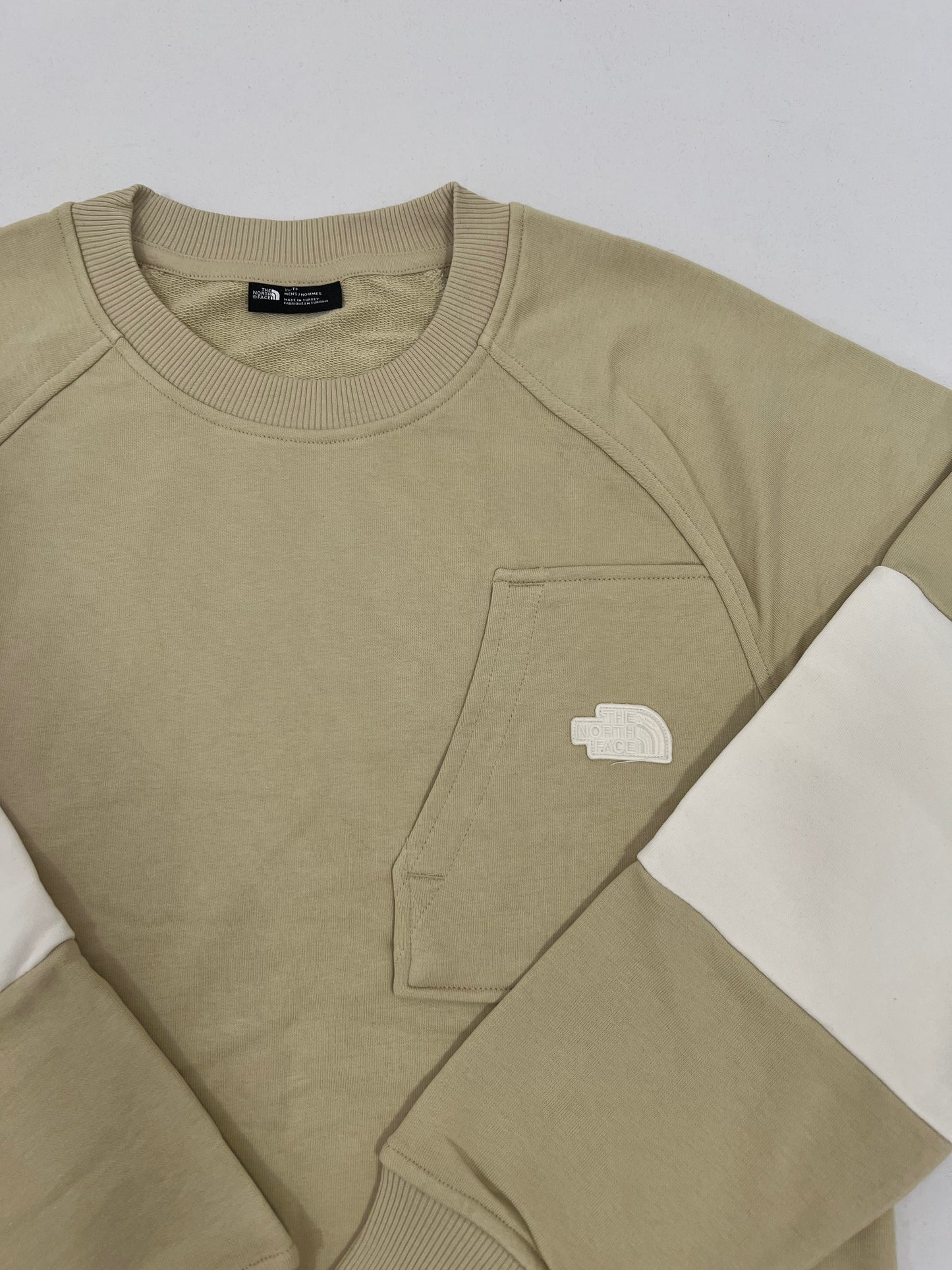 The North Face Bež Duks sa Džepićem i Belim Detaljom na Rukavu