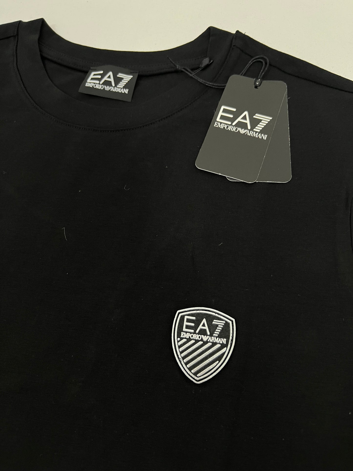 Emporio Armani EA7 Crna Majica sa Badge Logom