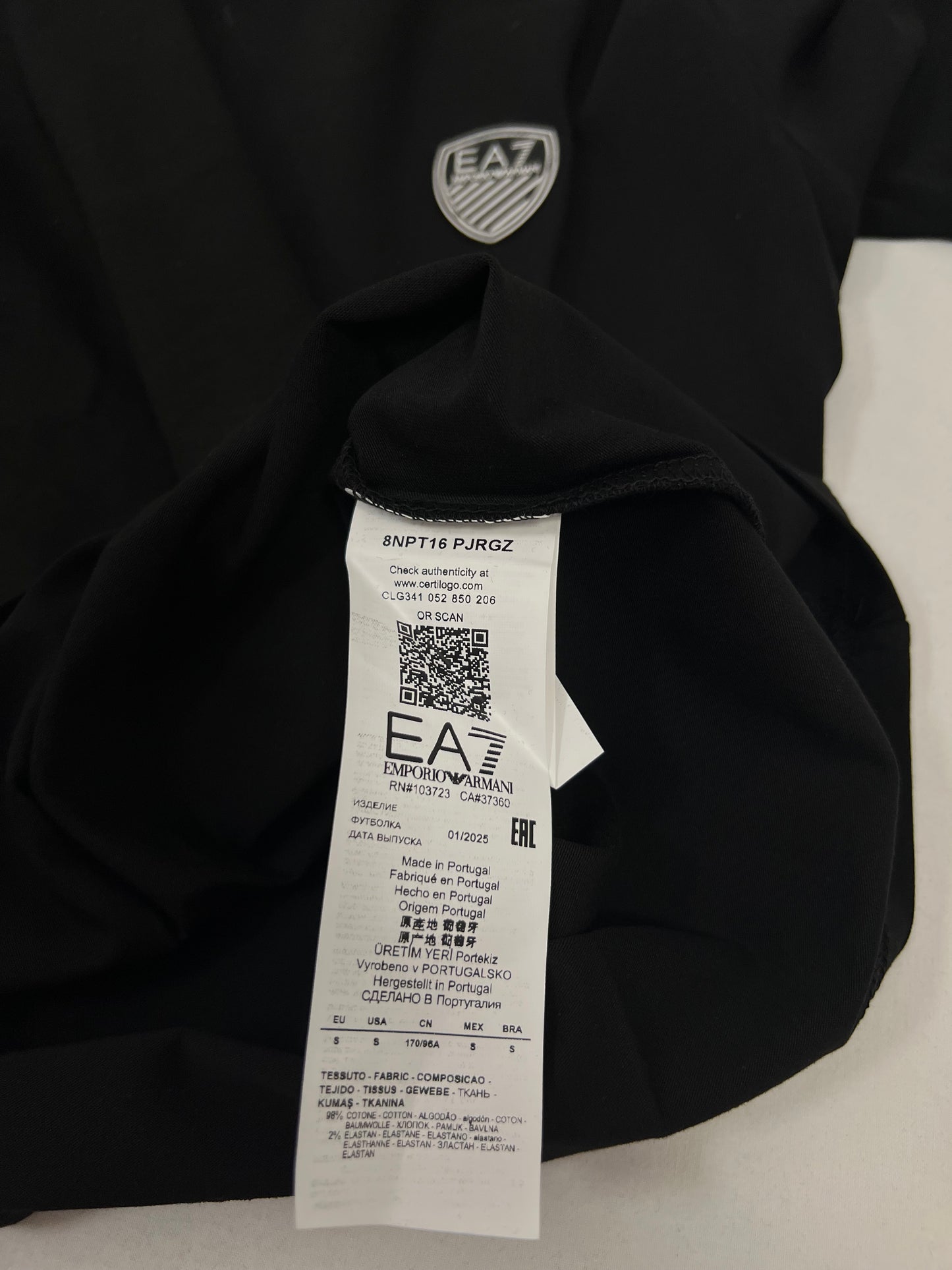 Emporio Armani EA7 Crna Majica sa Badge Logom