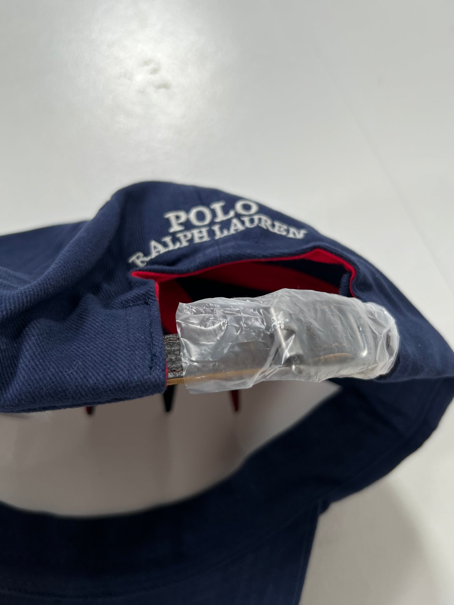Polo Ralph Lauren Teget Kačket sa Elegant Ušivenim Medvedom