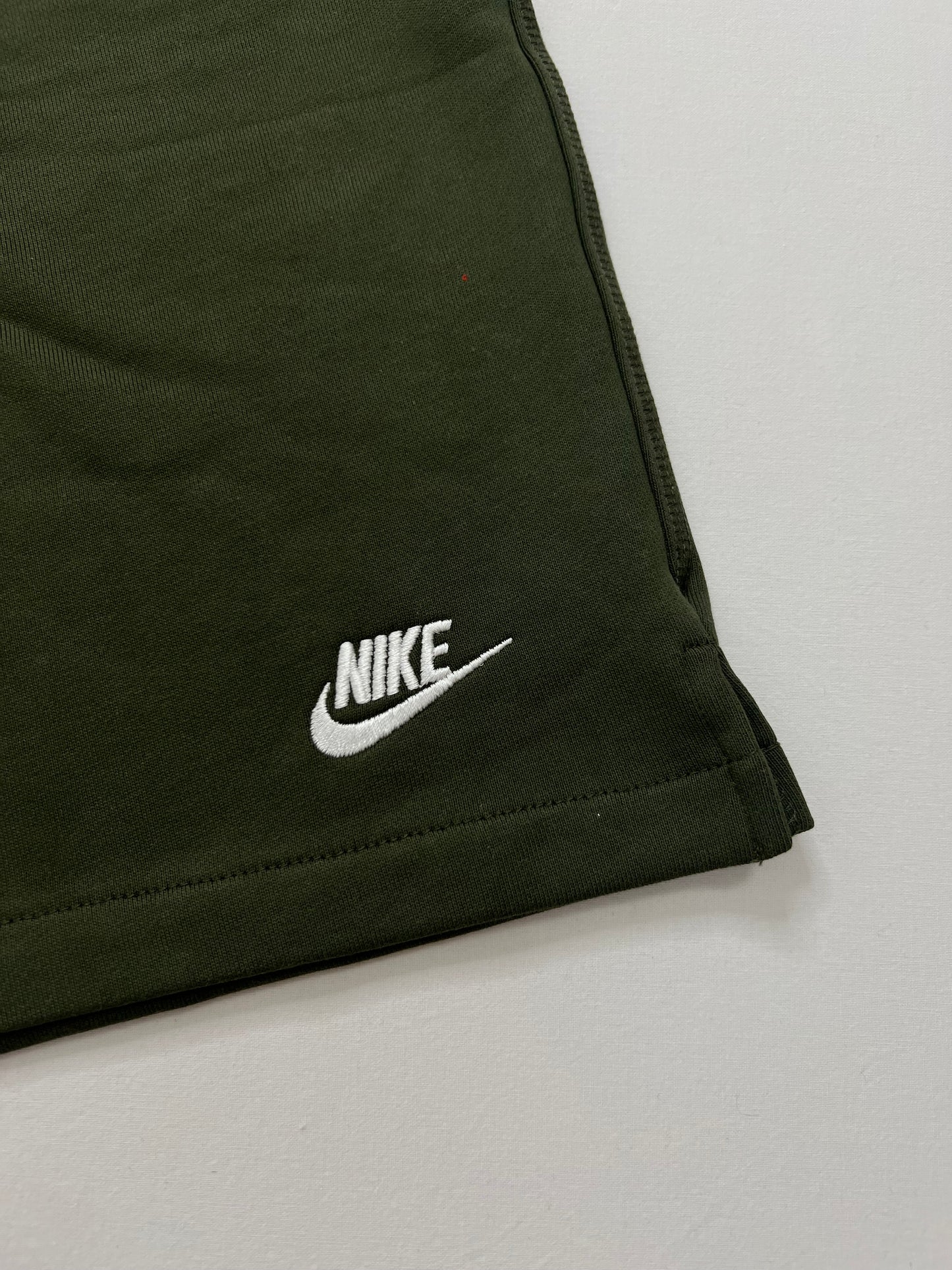 Nike Sport Club Maslinasti Šorc