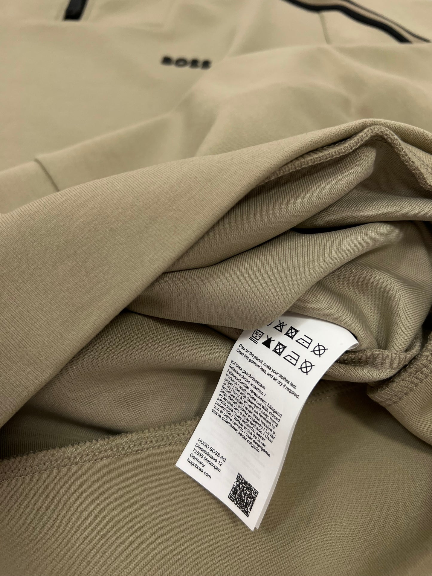 BOSS Krem Quarter-Zip Komplet sa Detaljima SS2026
