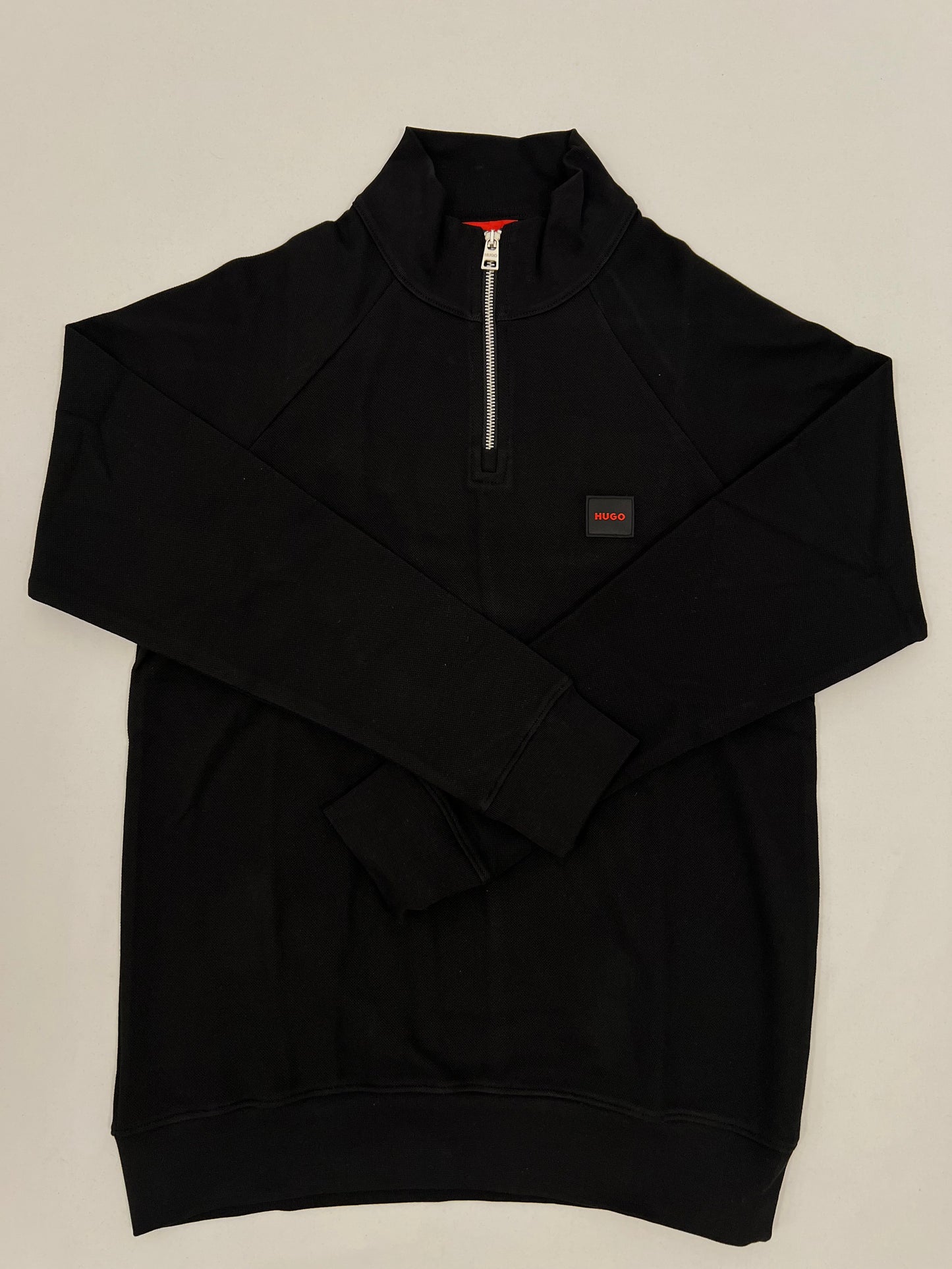 HUGO Crni Quarter-Zip Duks sa Minimalistic Box Logom
