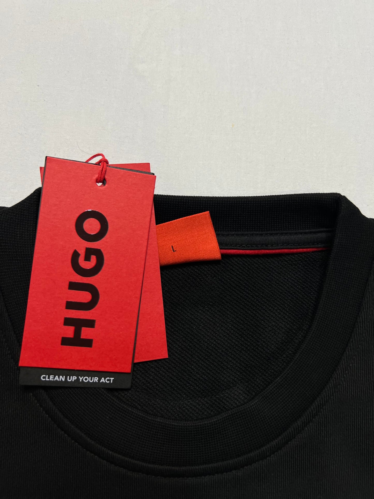 HUGO Crni Duks sa Znakom S24