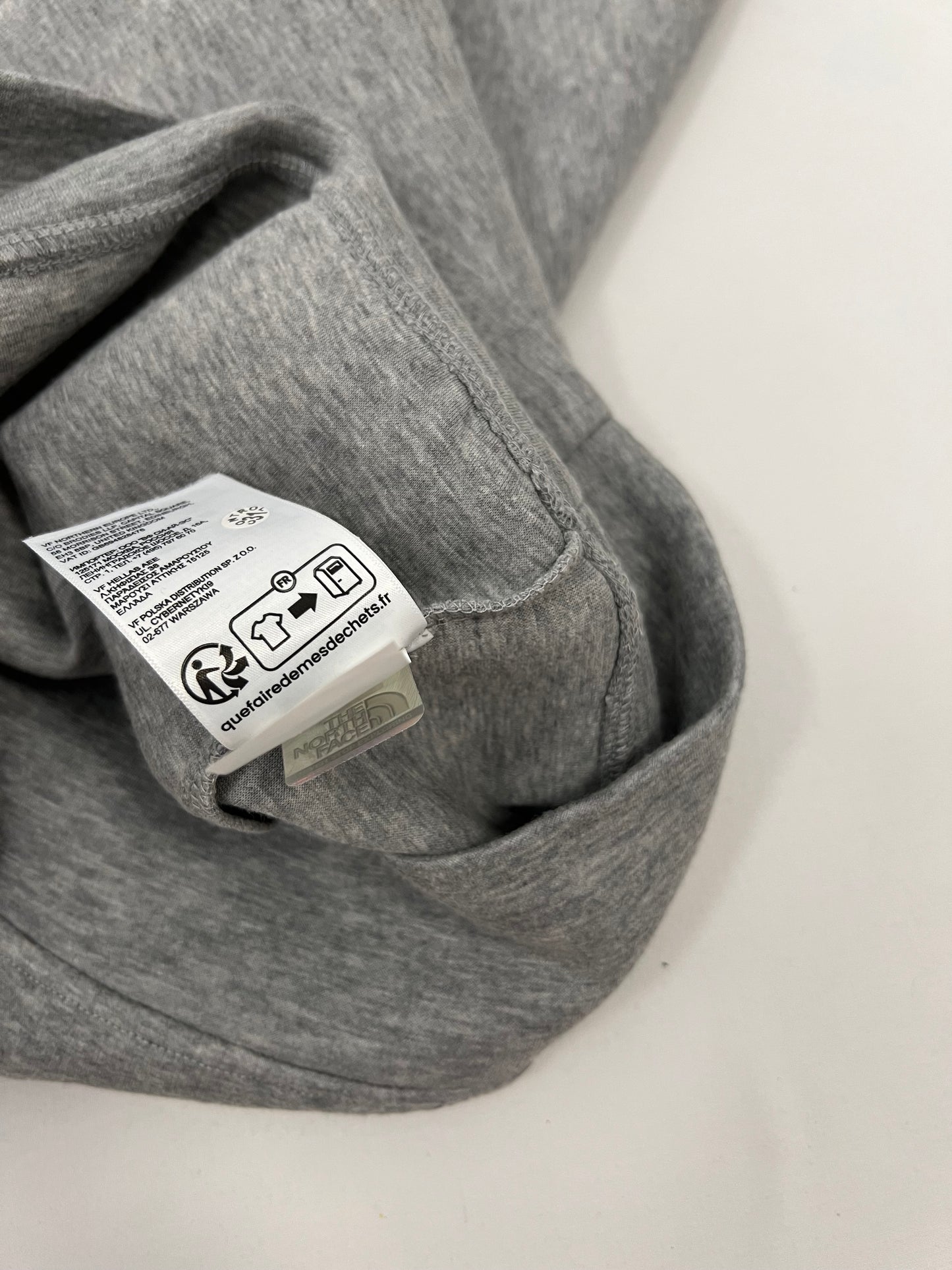 The North Face Sivi Duks sa Crnim Gumenim Logom