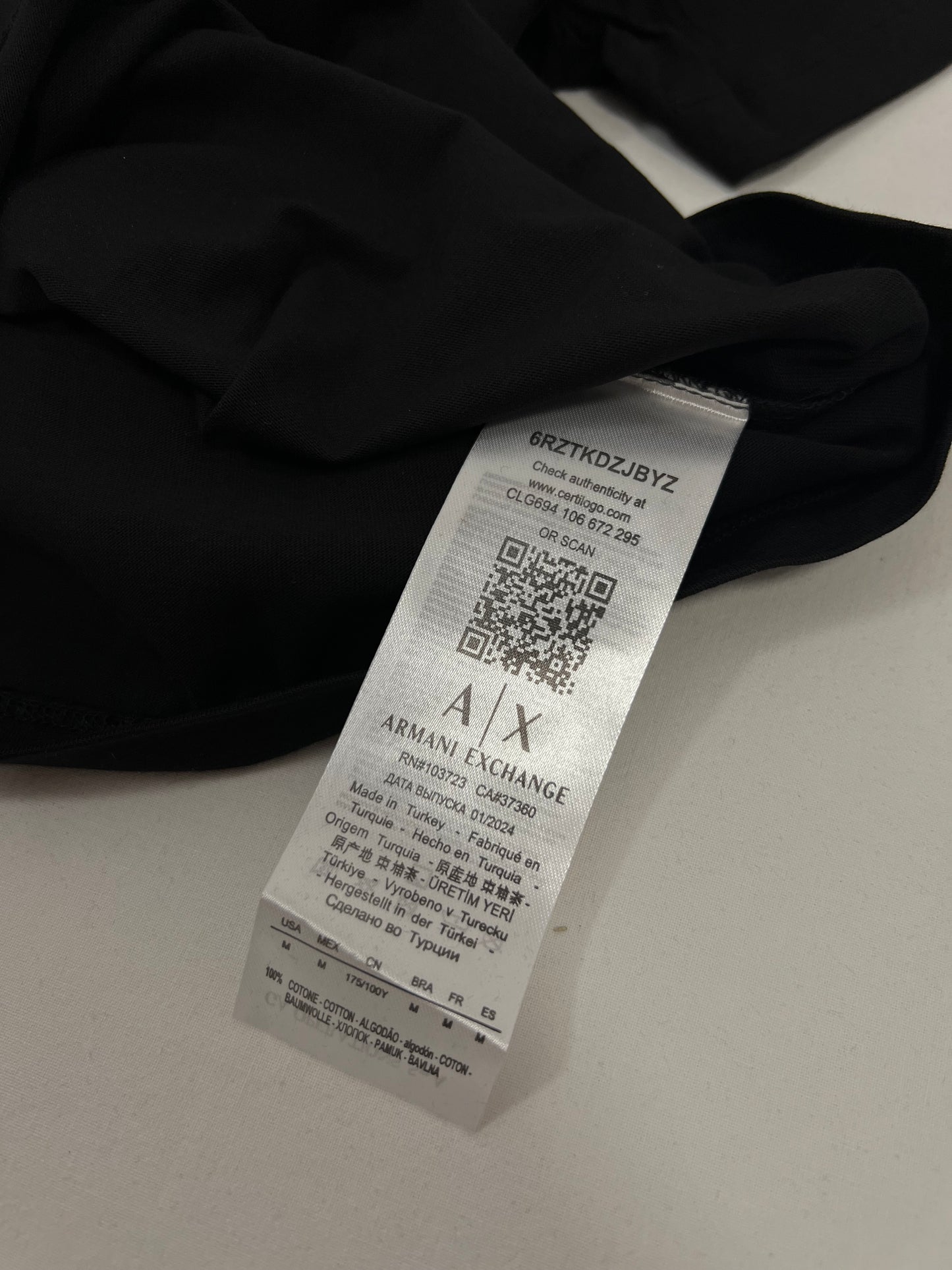 Armani Exchange Crna Majica sa Printom