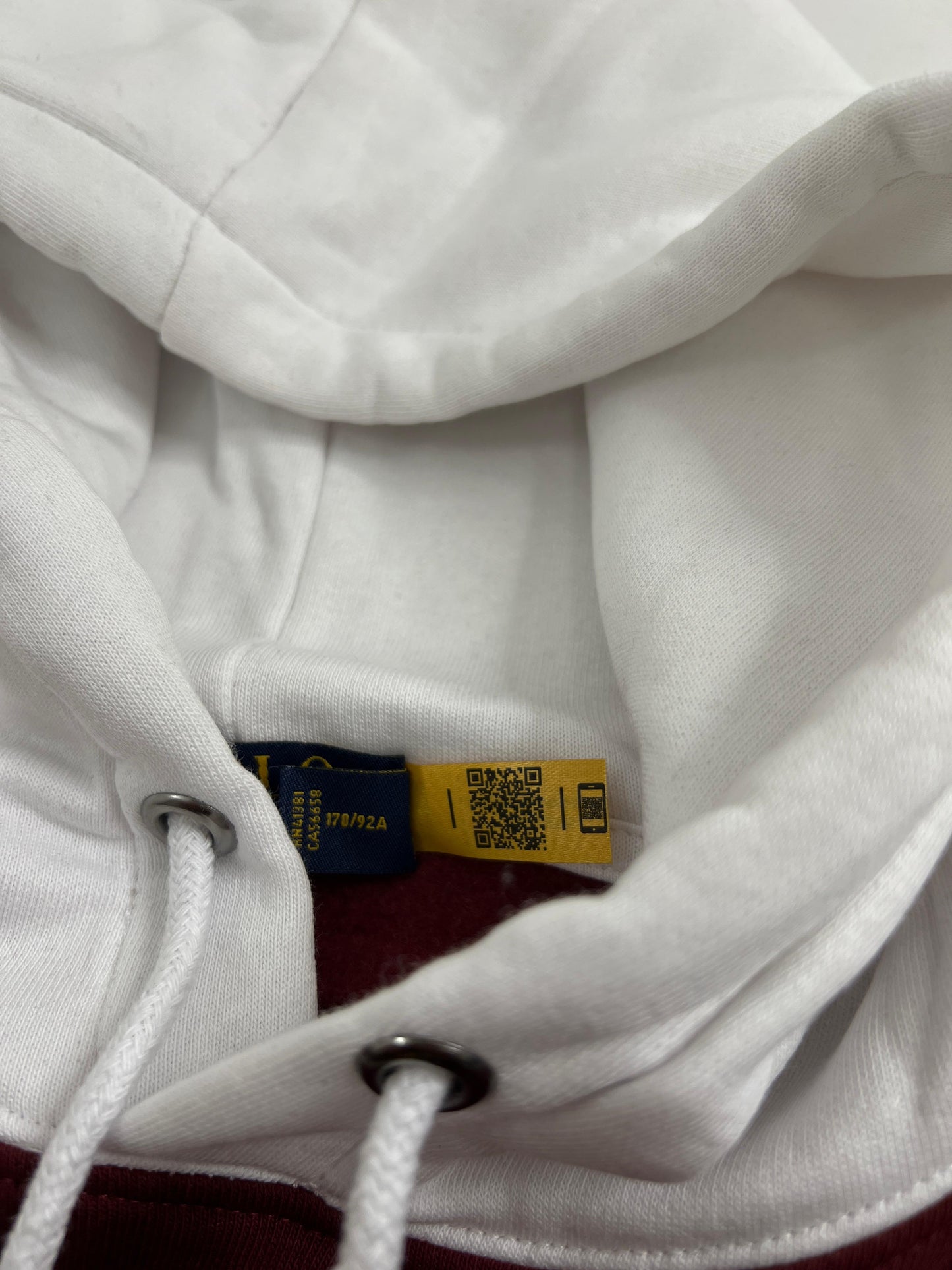 Polo Ralph Lauren Multicolor Duks sa Žutim Ušivenim Znakom na Sredini