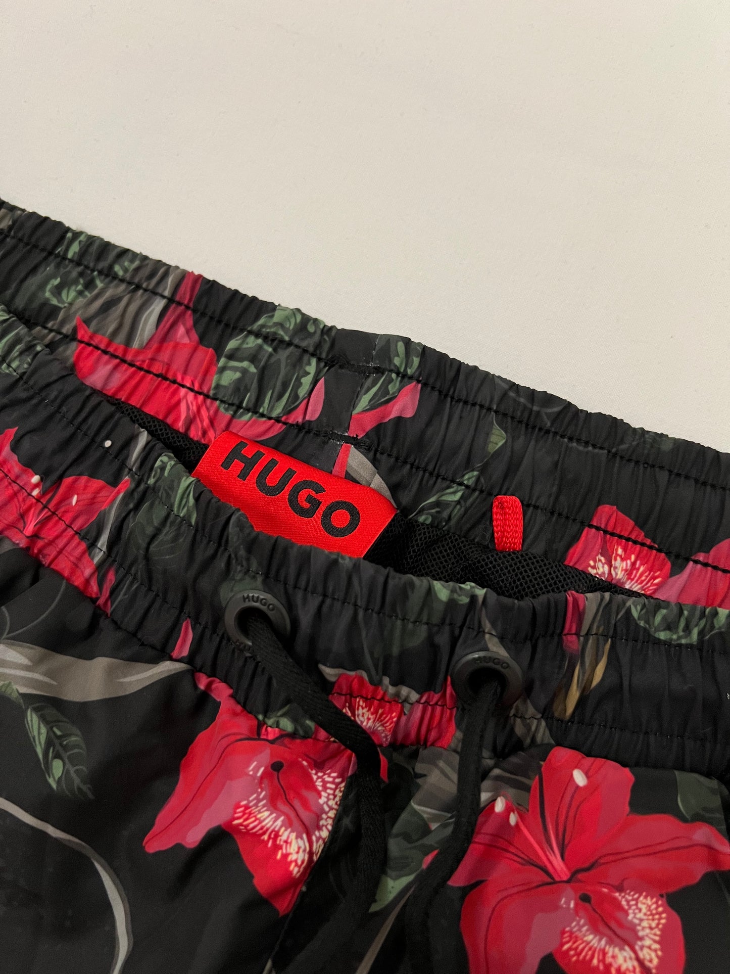 HUGO Crveno-Crni Šorc za Kupanje