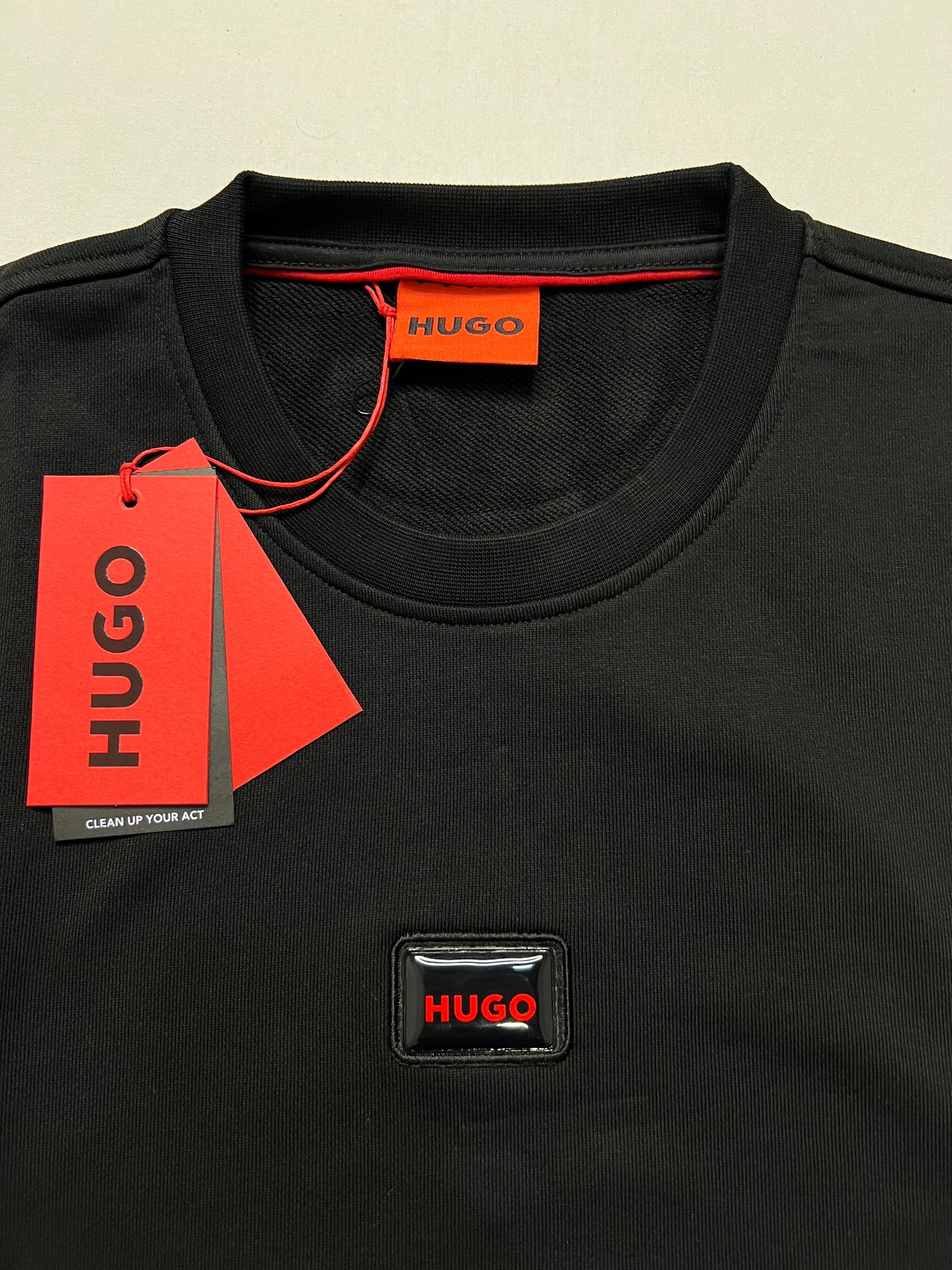 HUGO Crni Duks sa Znakom S24