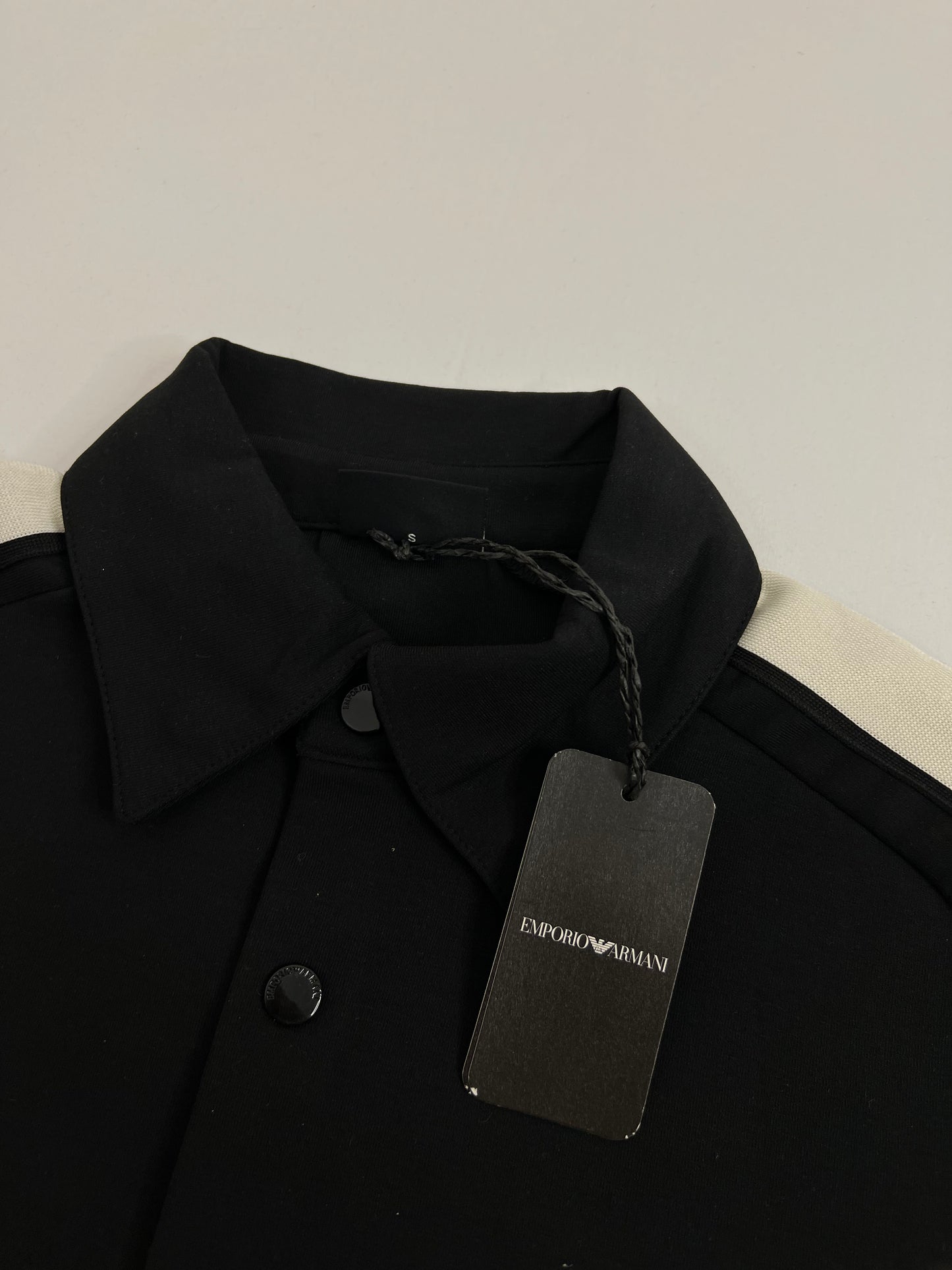 Emporio Armani EA7 Crna Sportska-Elegantna Košulja/Kaput SS2026