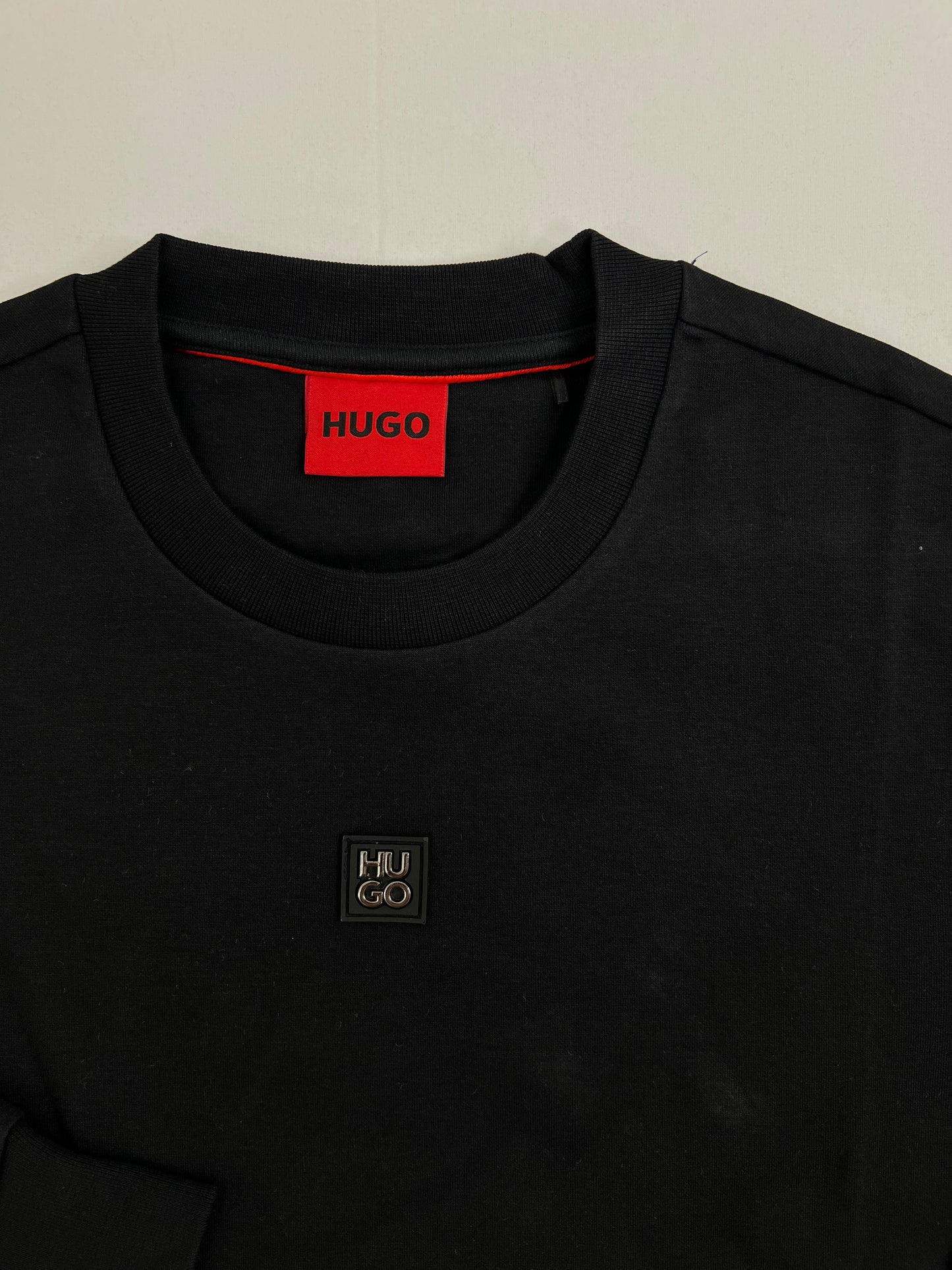 HUGO Crni Duks sa Minimalistic Logom SS2025