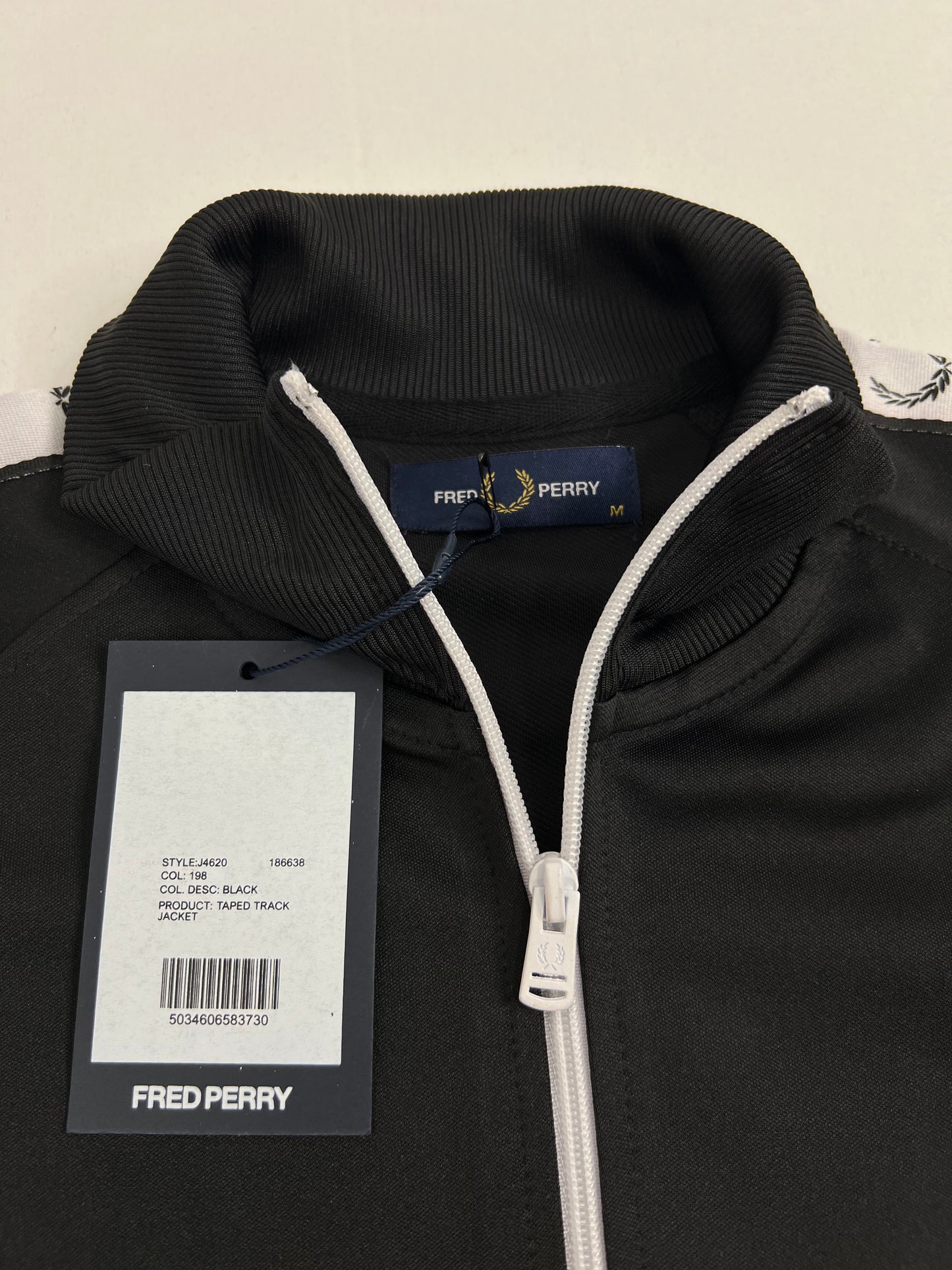 Fred Perry Full-Zip Crni Duks sa Logom na Rukavima