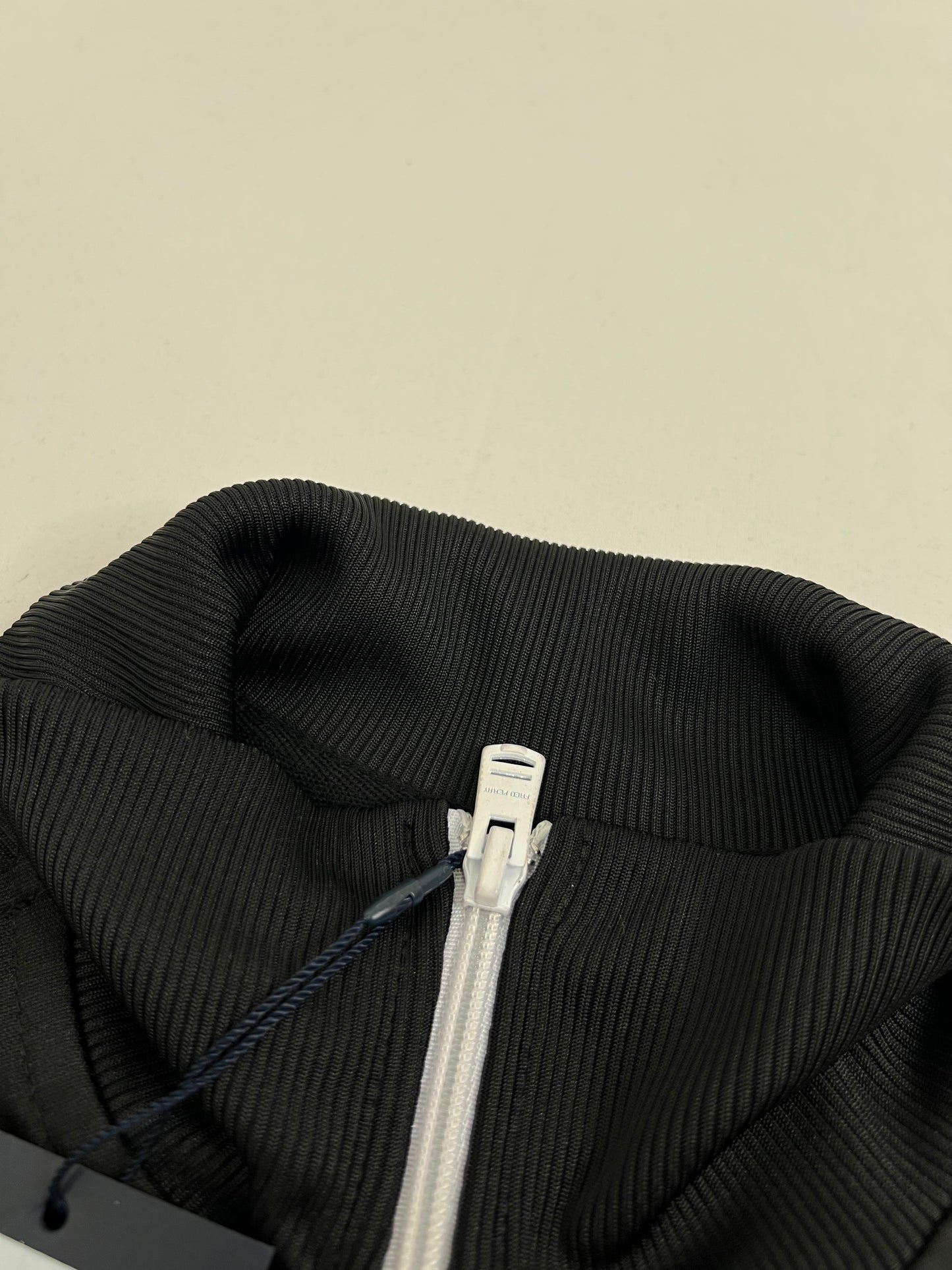 Fred Perry Full-Zip Crni Duks sa Logom na Rukavima