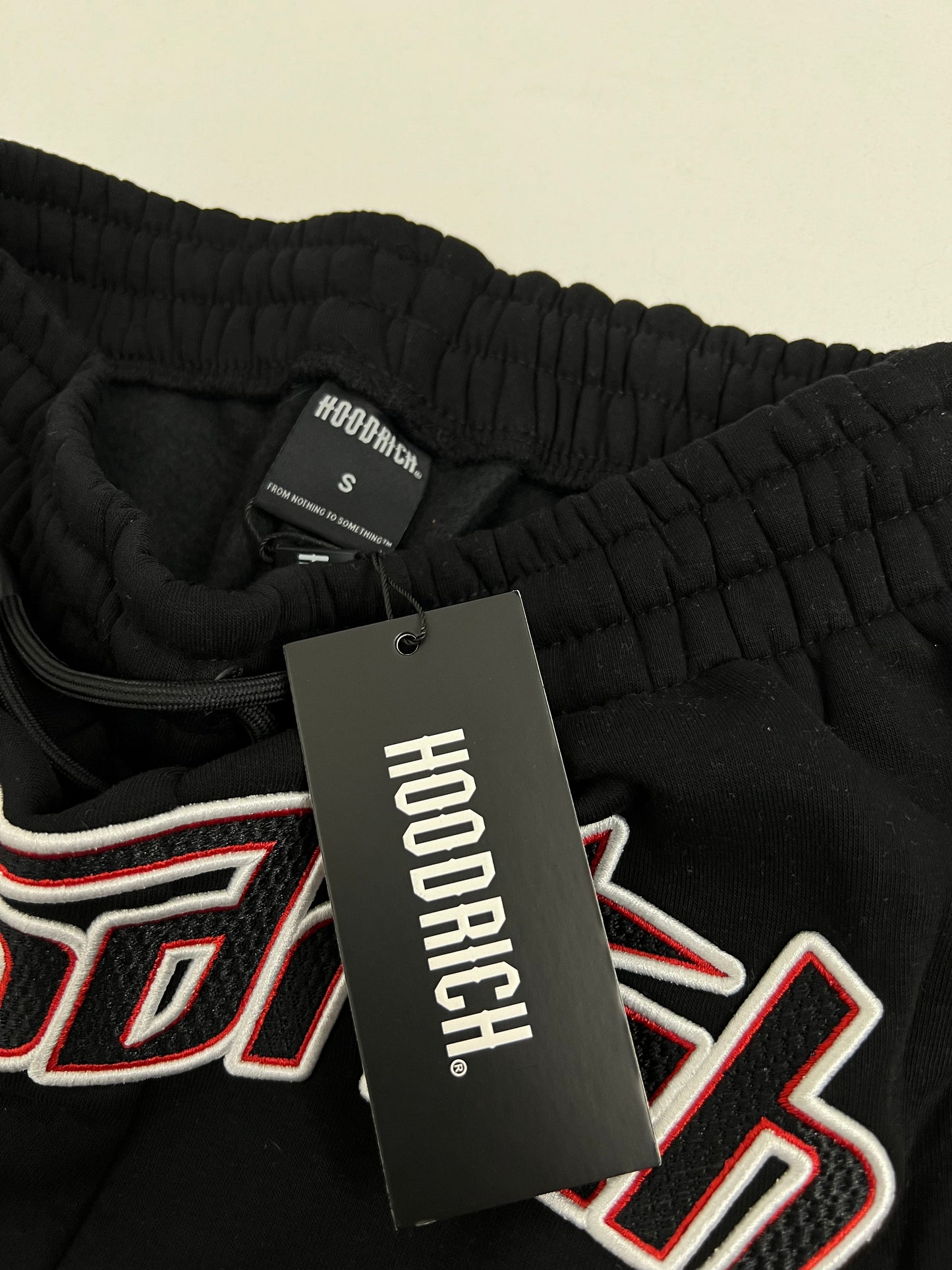 HOODRICH Crni Komplet sa Zvezdastim