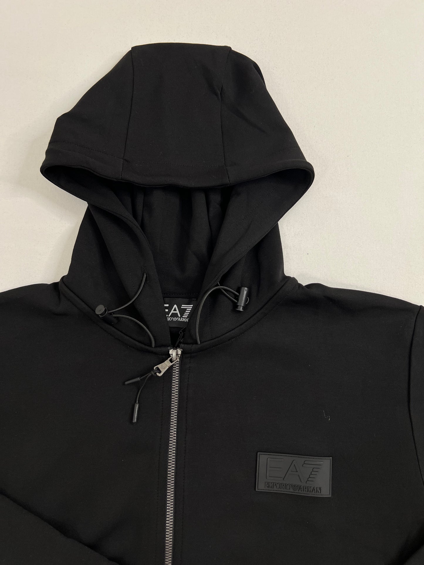 Emporio Armani EA7 Crni Komplet sa EA7 Gumenim Logom SS2026