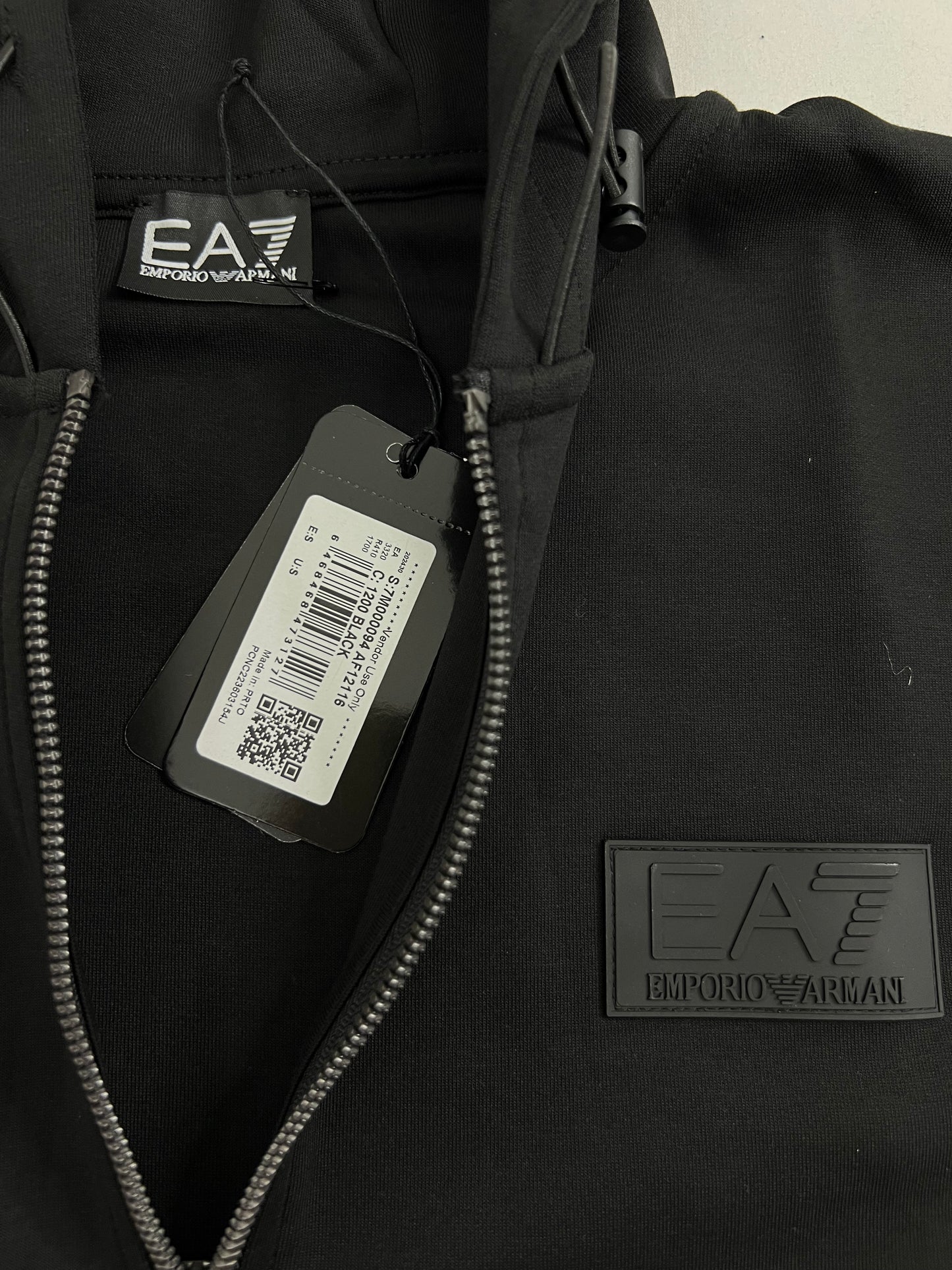 Emporio Armani EA7 Crni Komplet sa EA7 Gumenim Logom SS2026