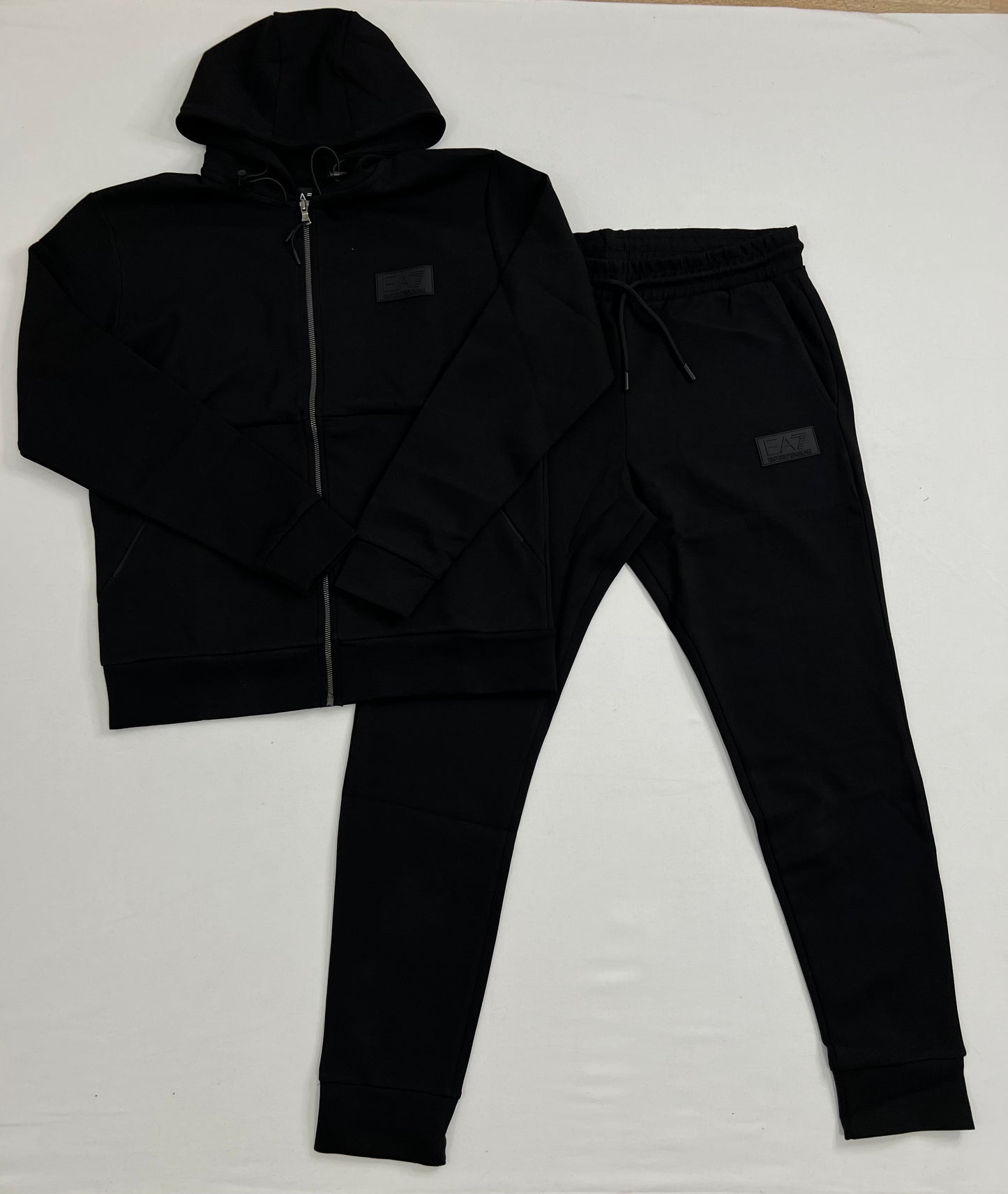 Emporio Armani EA7 Crni Komplet sa EA7 Gumenim Logom SS2026
