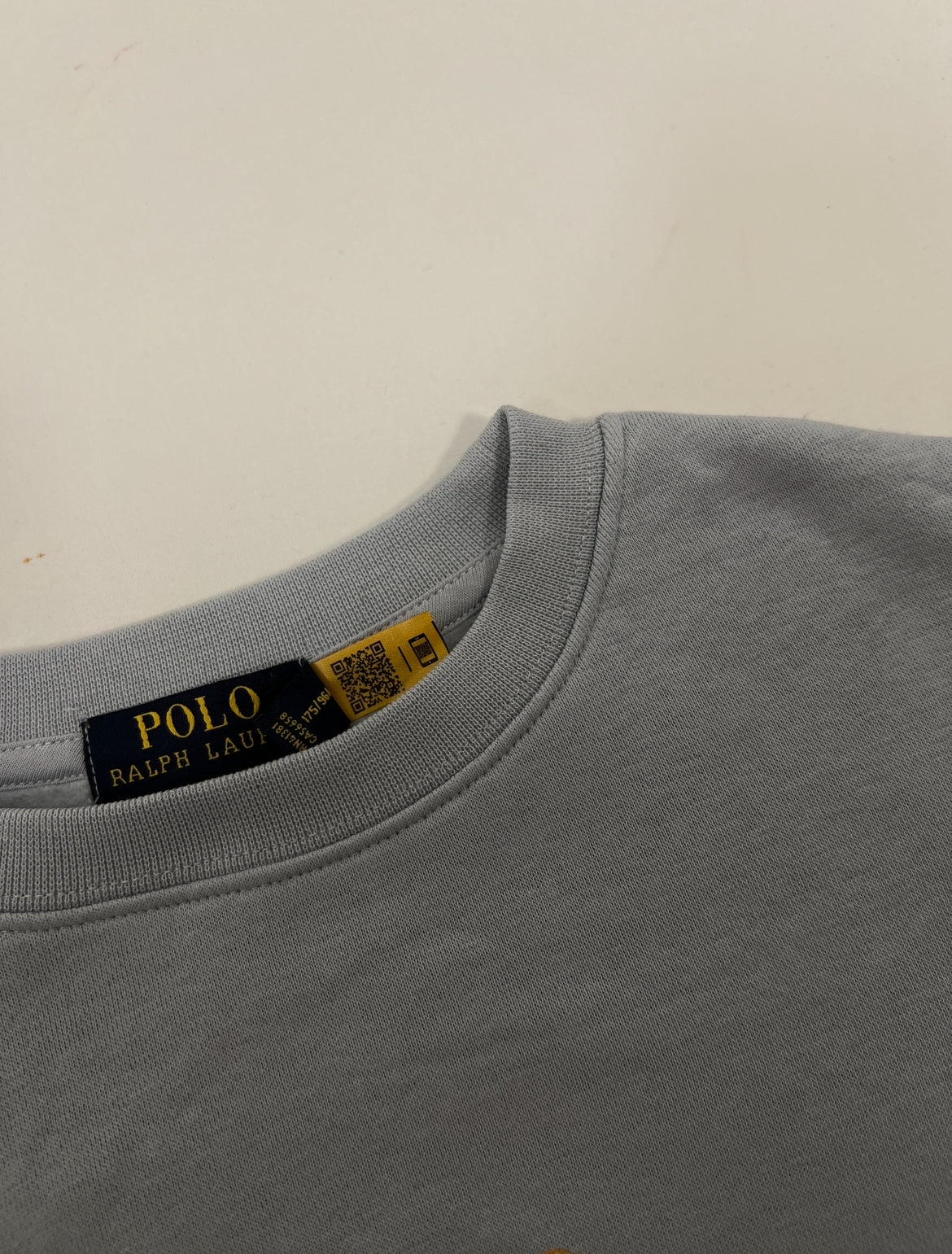 Polo Ralph Lauren Sivi Duks sa Elegant Bear Printom