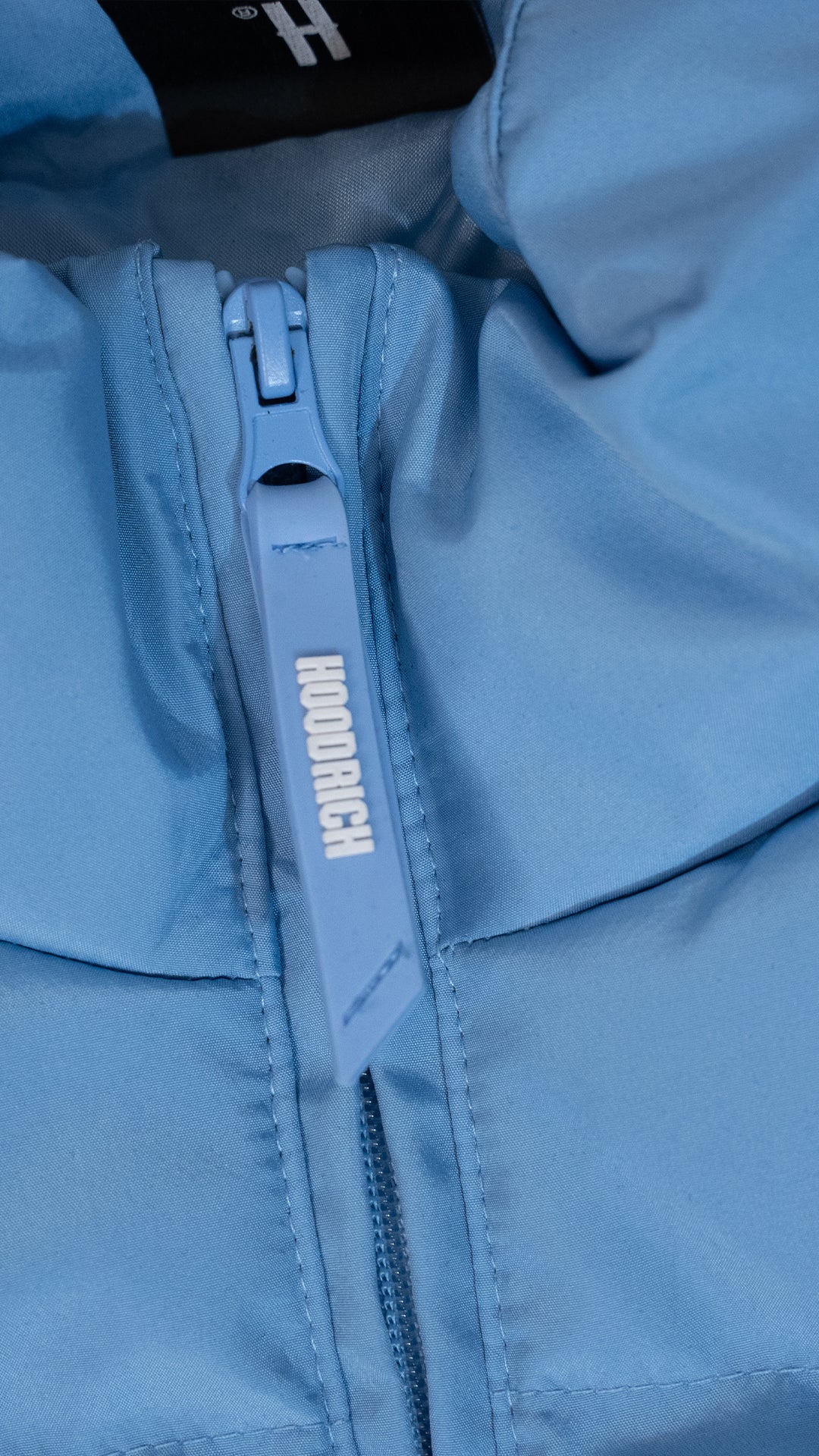HOODRICH Baby Blue Prsluk sa Back Printom
