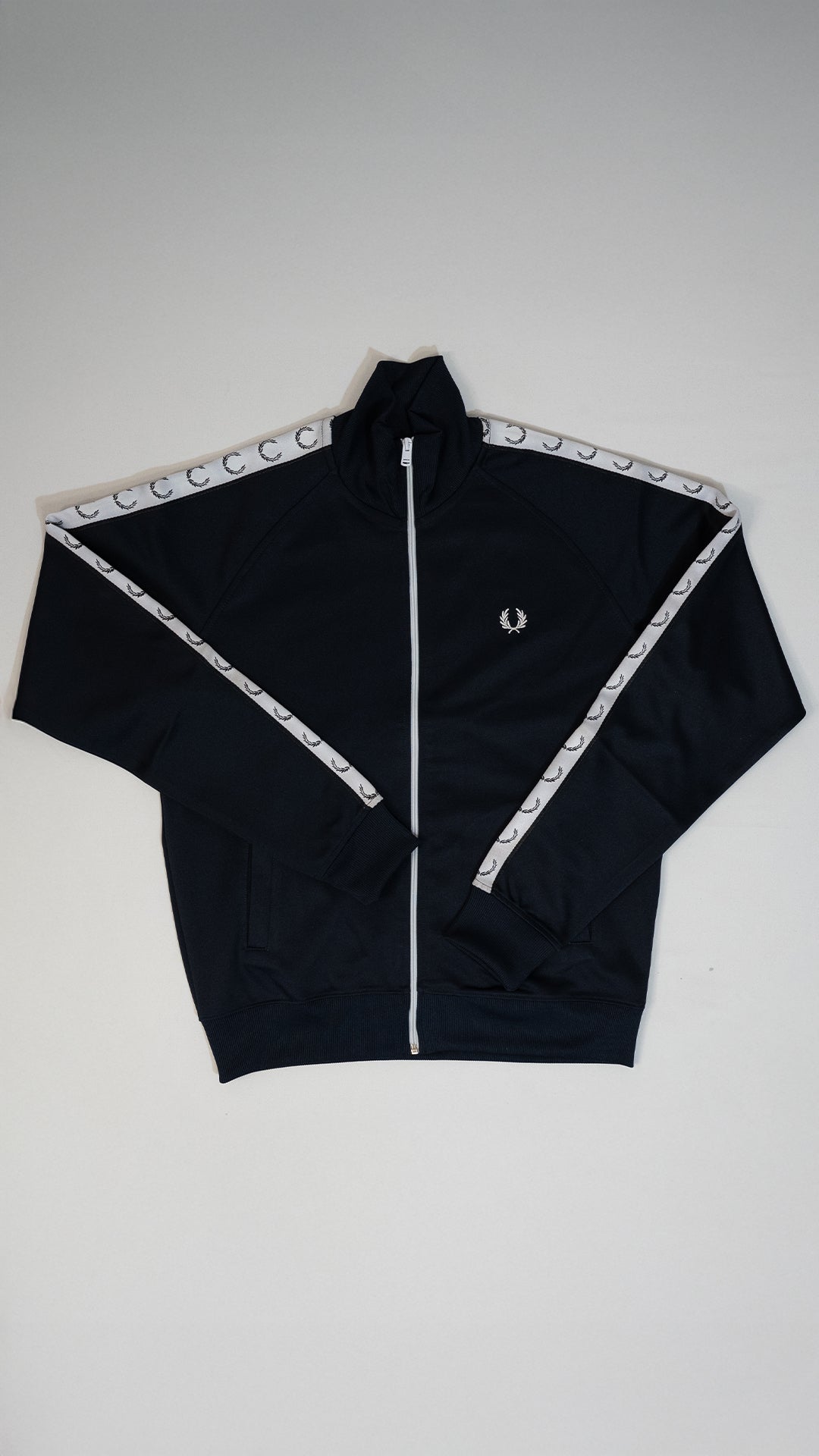 Fred Perry Teget Full-Zip Duks sa Logom na Rukavima