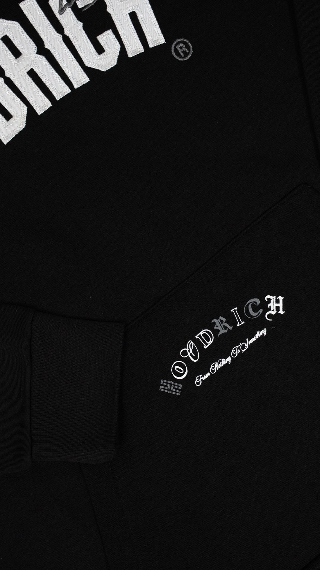 HOODRICH Crni Duks sa Logom i Printom Preko Leða