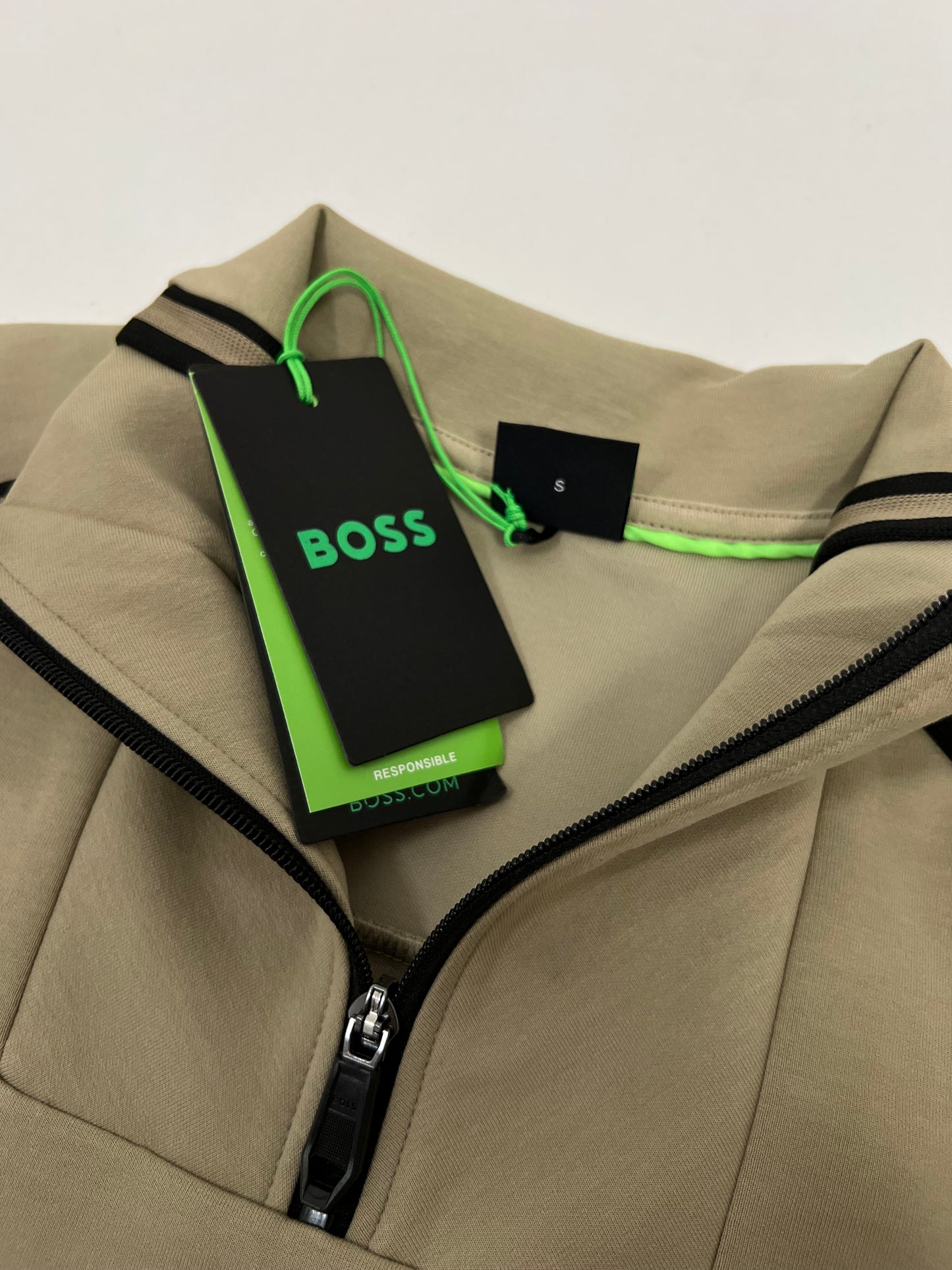 BOSS Krem Quarter-Zip Komplet sa Detaljima SS2026