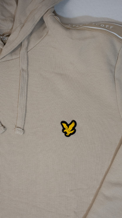 Lyle & Scott Sport Krem Duks sa Logom i Textom na Rukavima