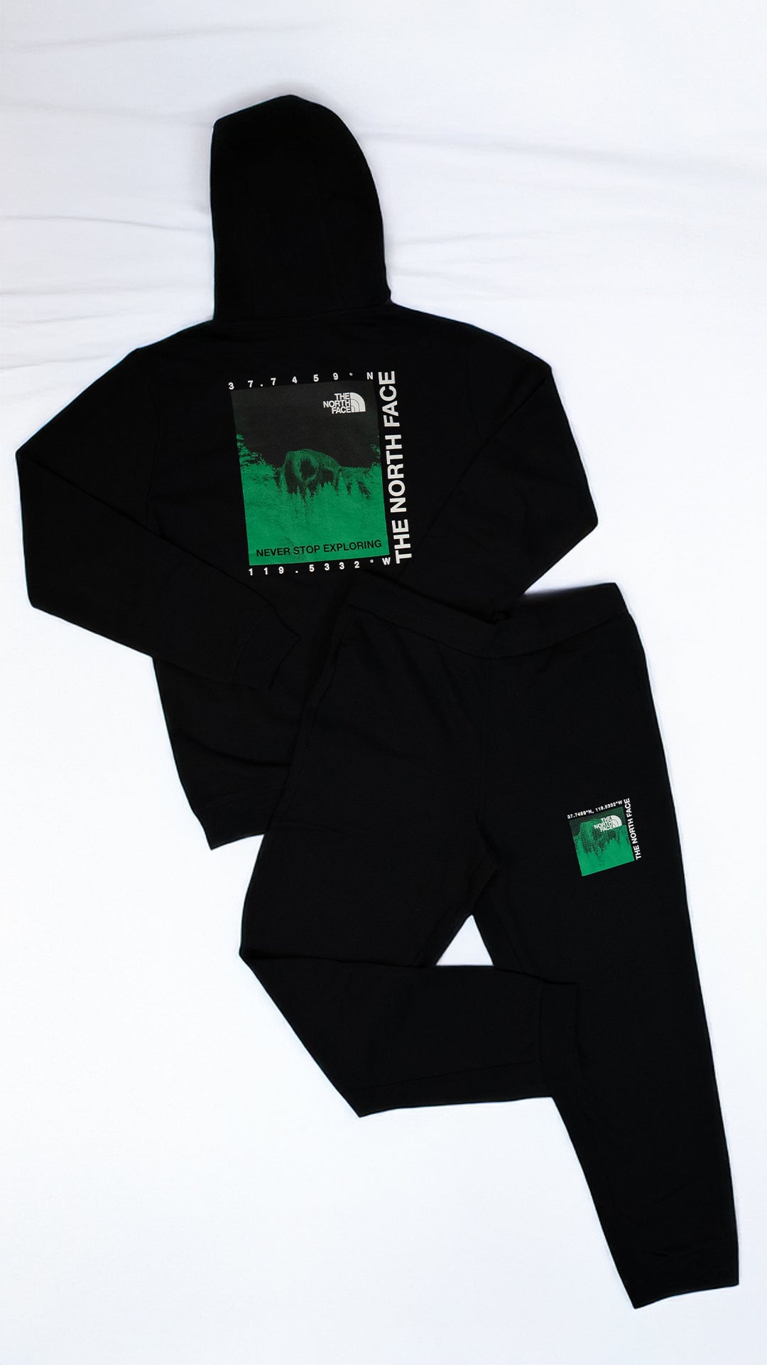 The North Face Crni Komplet sa Neon Mountain Printom