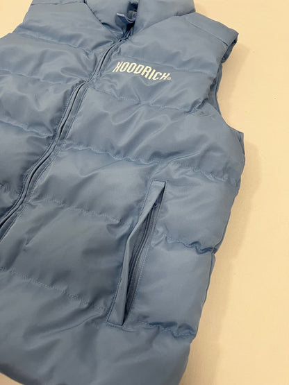 HOODRICH Baby Blue Prsluk sa Back Printom