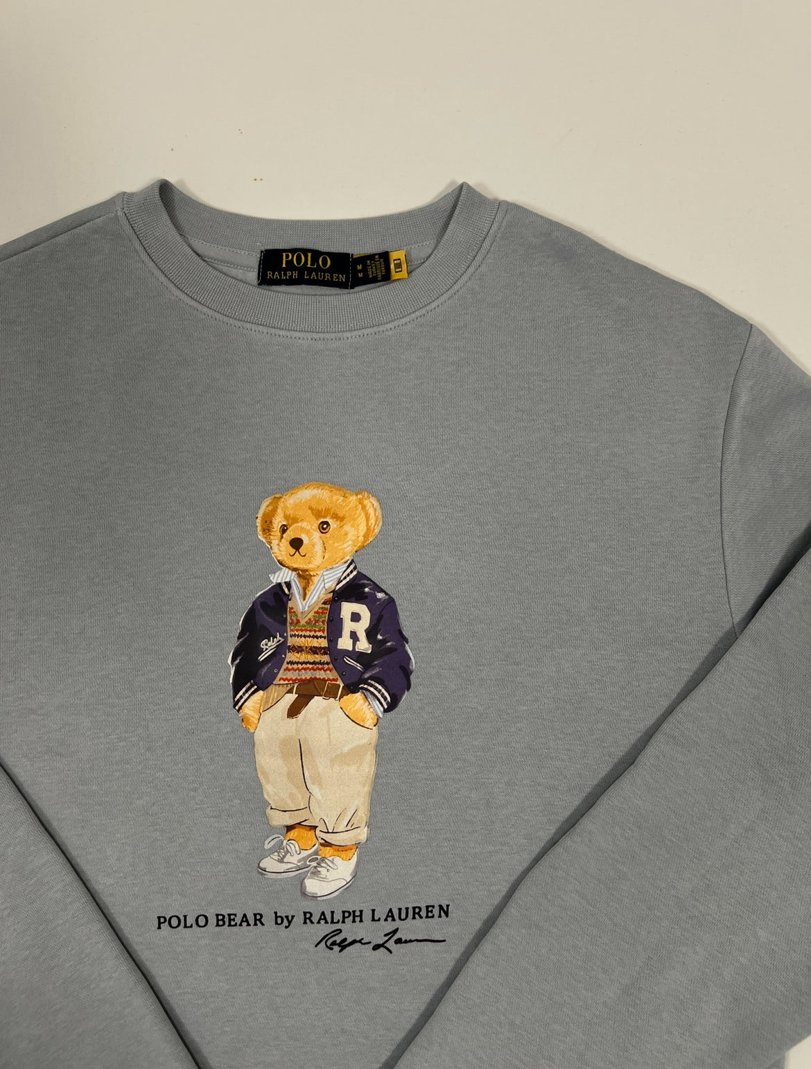 Polo Ralph Lauren Sivi Duks sa Elegant Bear Printom