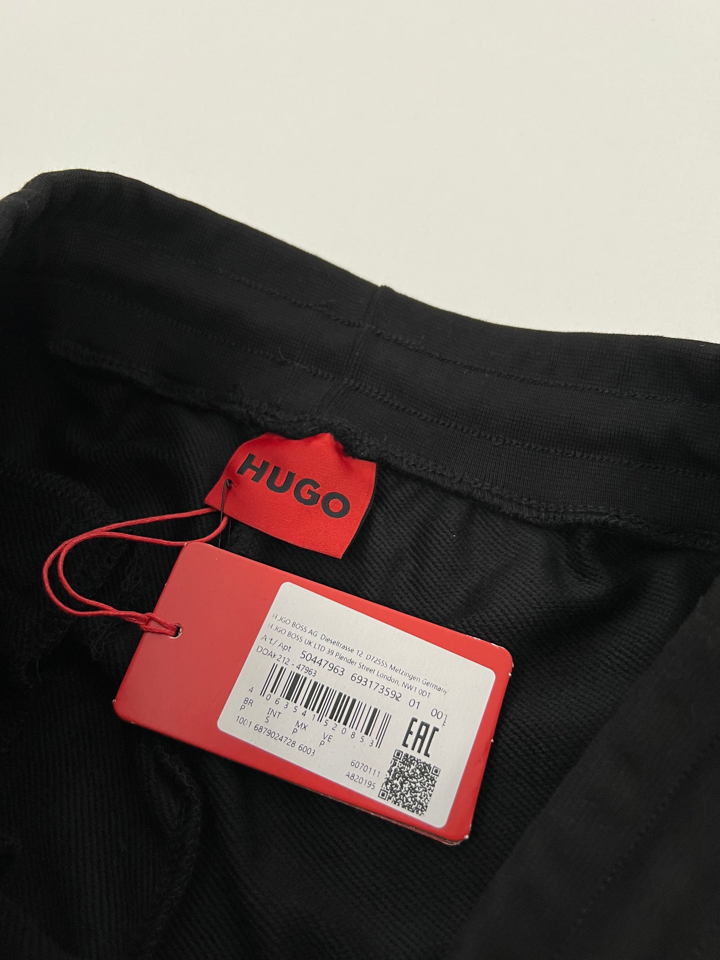 HUGO Crna Komplet Trenerka sa Minimalistic Box Logom