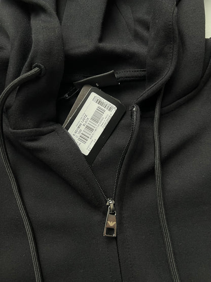 Emporio Armani EA7 Crni Full-Zip Duks sa Ušivenim Logom na Grudima