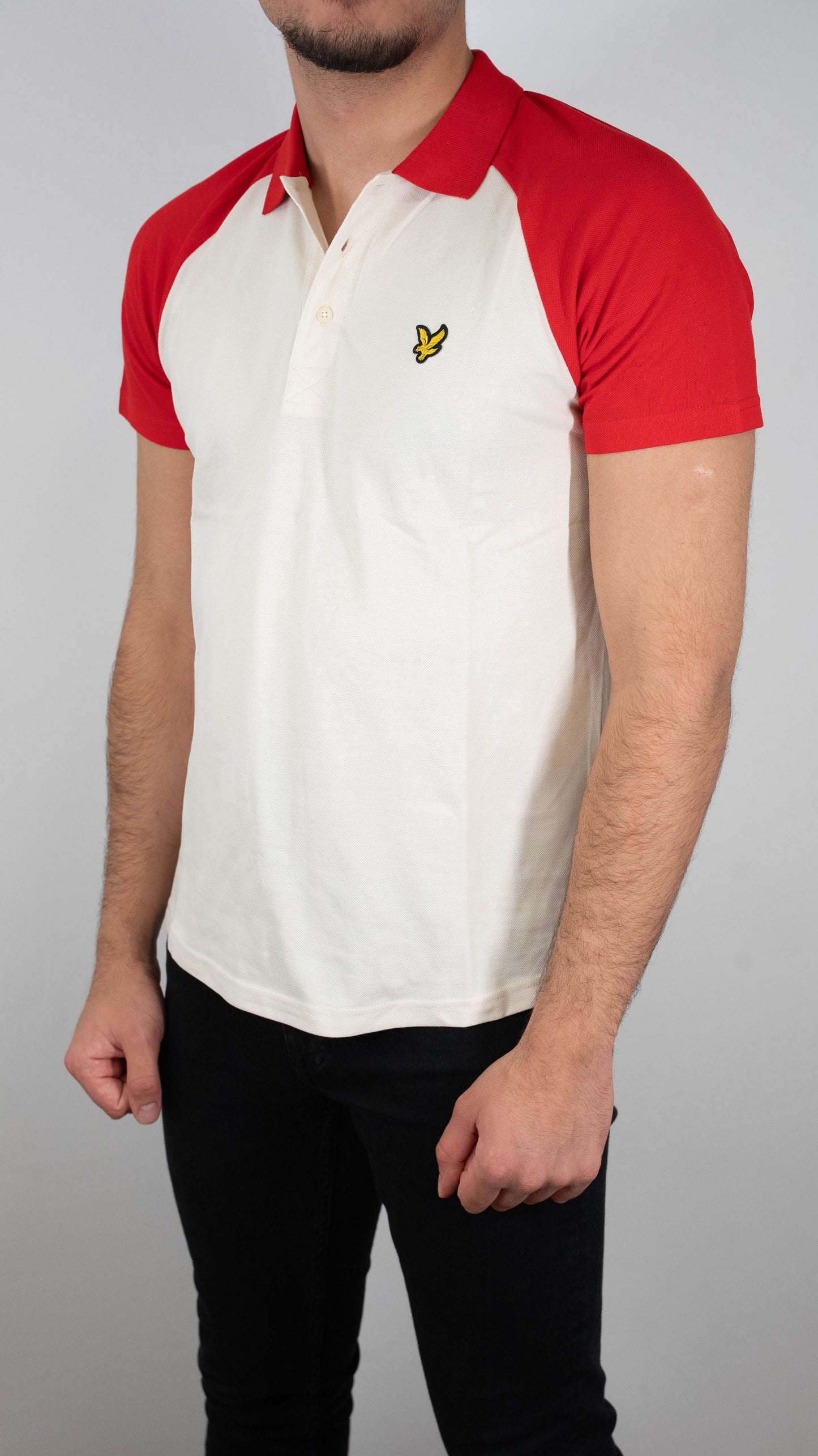 Lyle & Scott Bela Majica na Kragnu sa Crvenim Detaljem