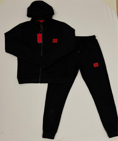 HUGO Crni FULL-ZIP Komplet sa Crvenim Box Logom
