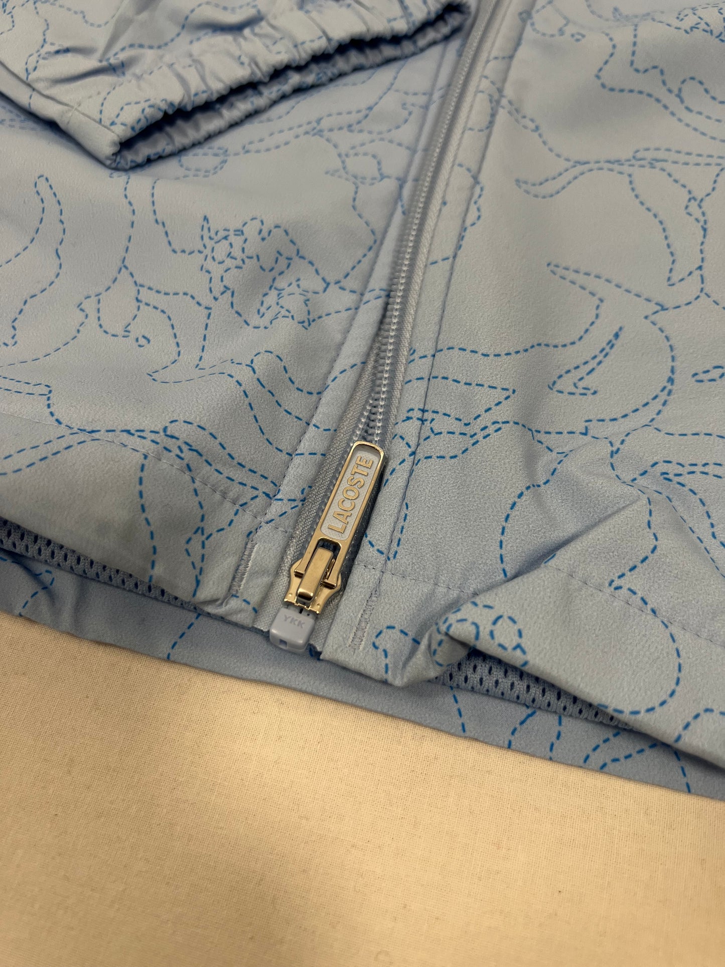 Lacoste Baby Blue Monogram Šuškavac SS26