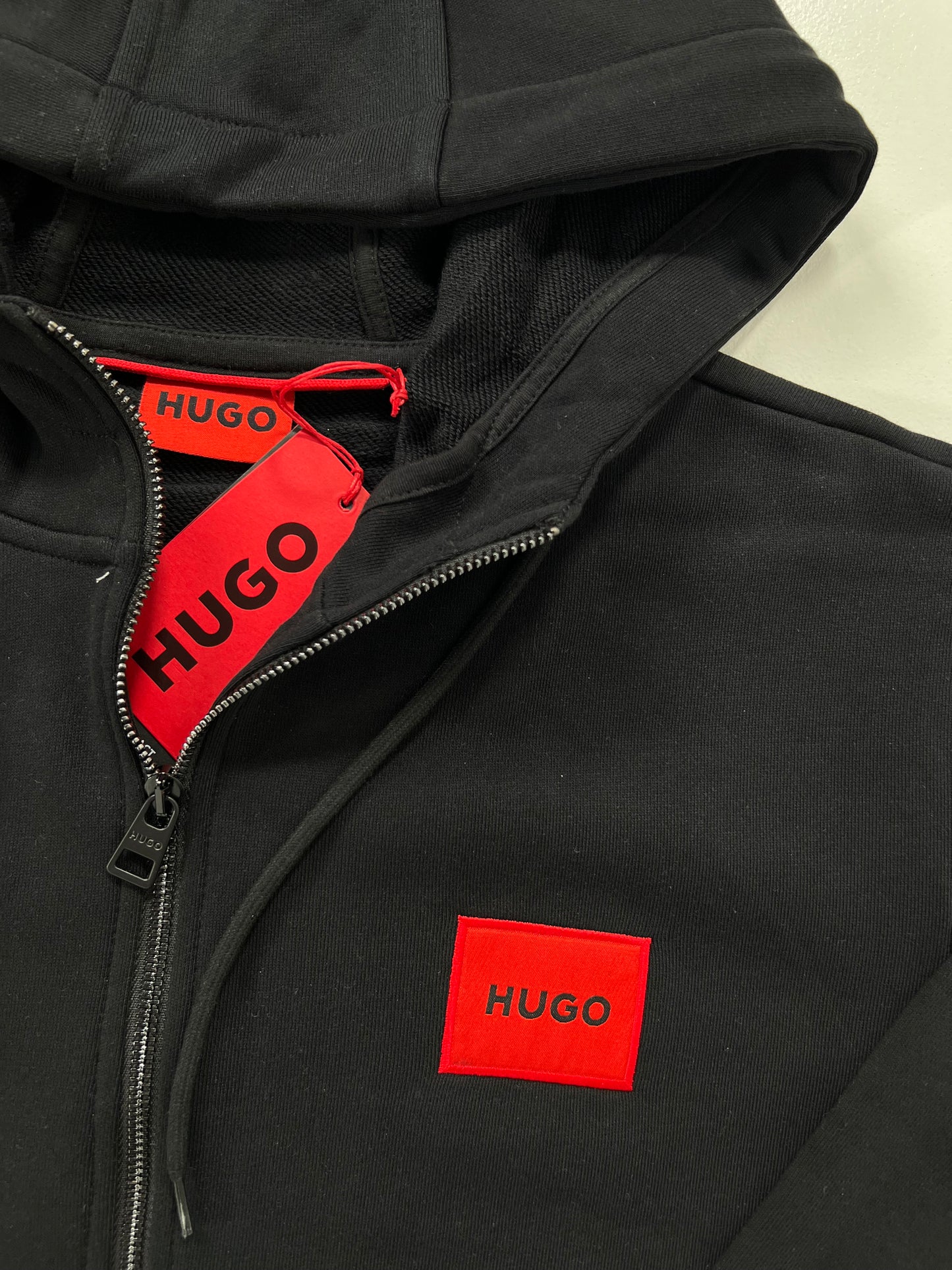 HUGO Crni Full-Zip Duks sa Logom na Grudima