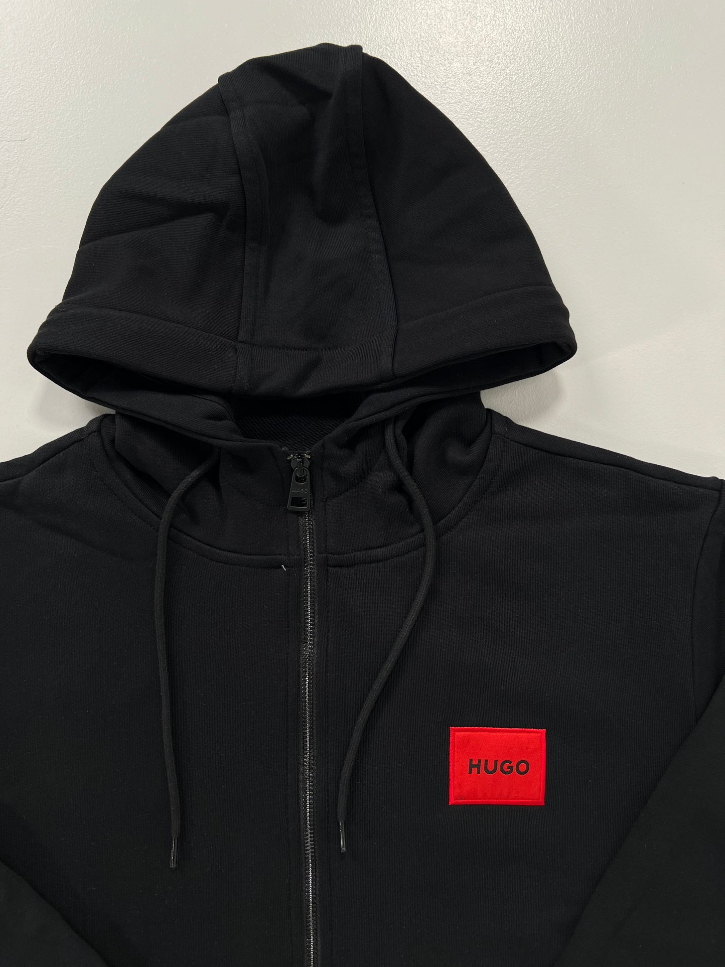 HUGO Crni Full-Zip Duks sa Logom na Grudima