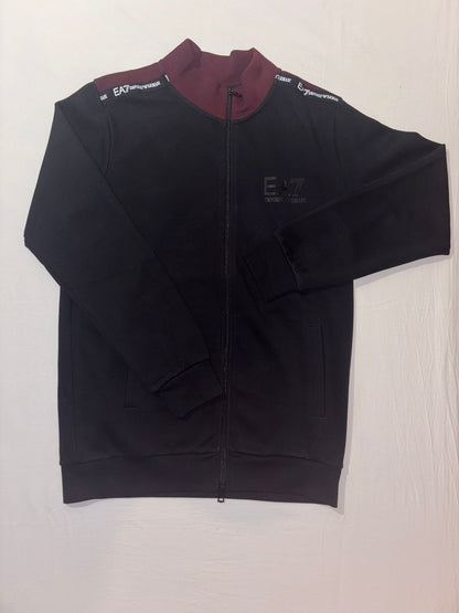 Emporio Armani EA7 Crno/Bordo Duks sa Printom na Grudima i Rukavima