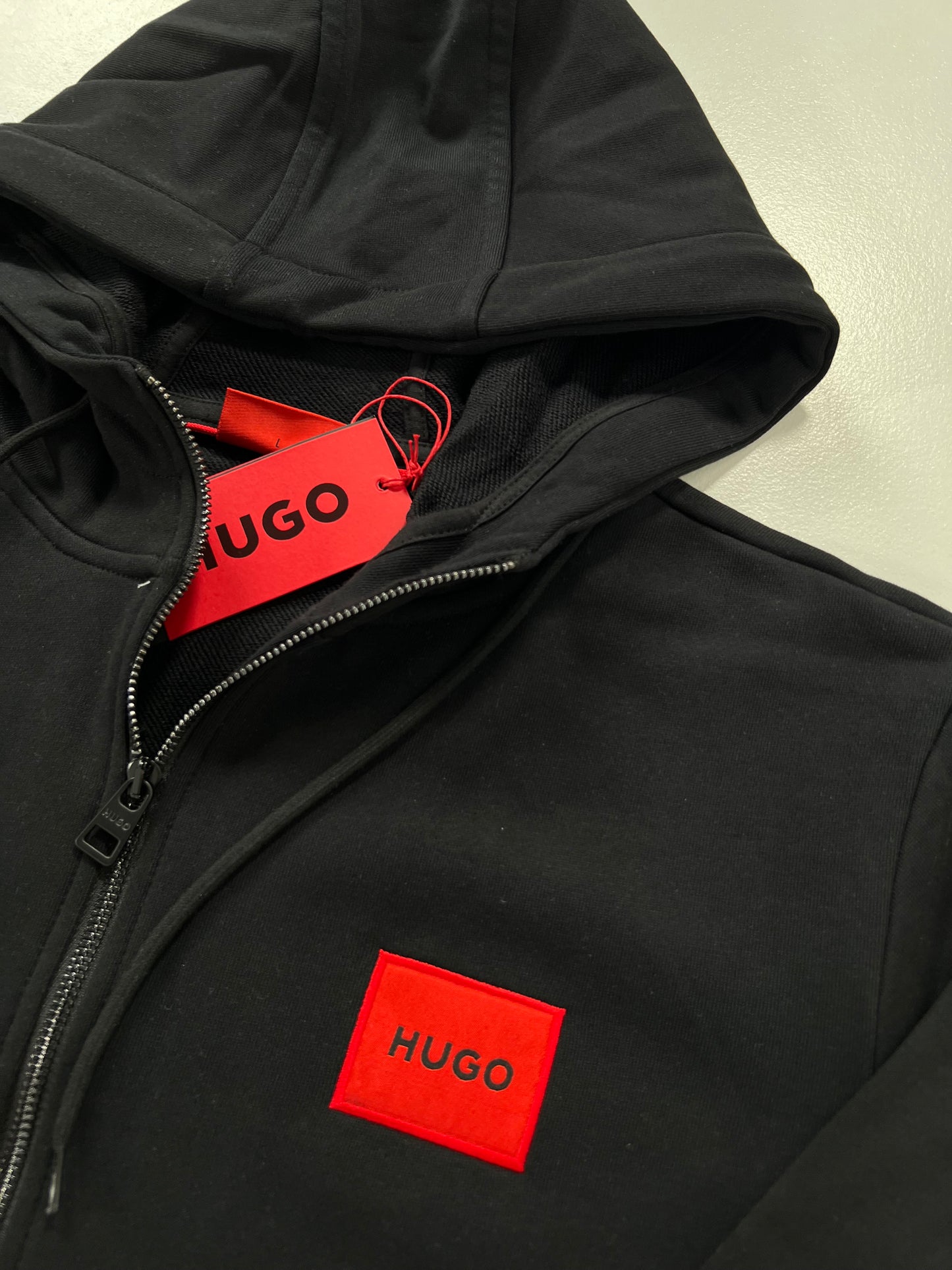 HUGO Crni Full-Zip Duks sa Logom na Grudima