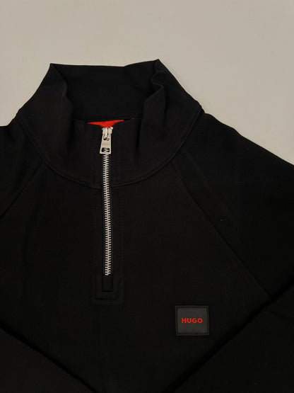 HUGO Crni Quarter-Zip Duks sa Minimalistic Box Logom