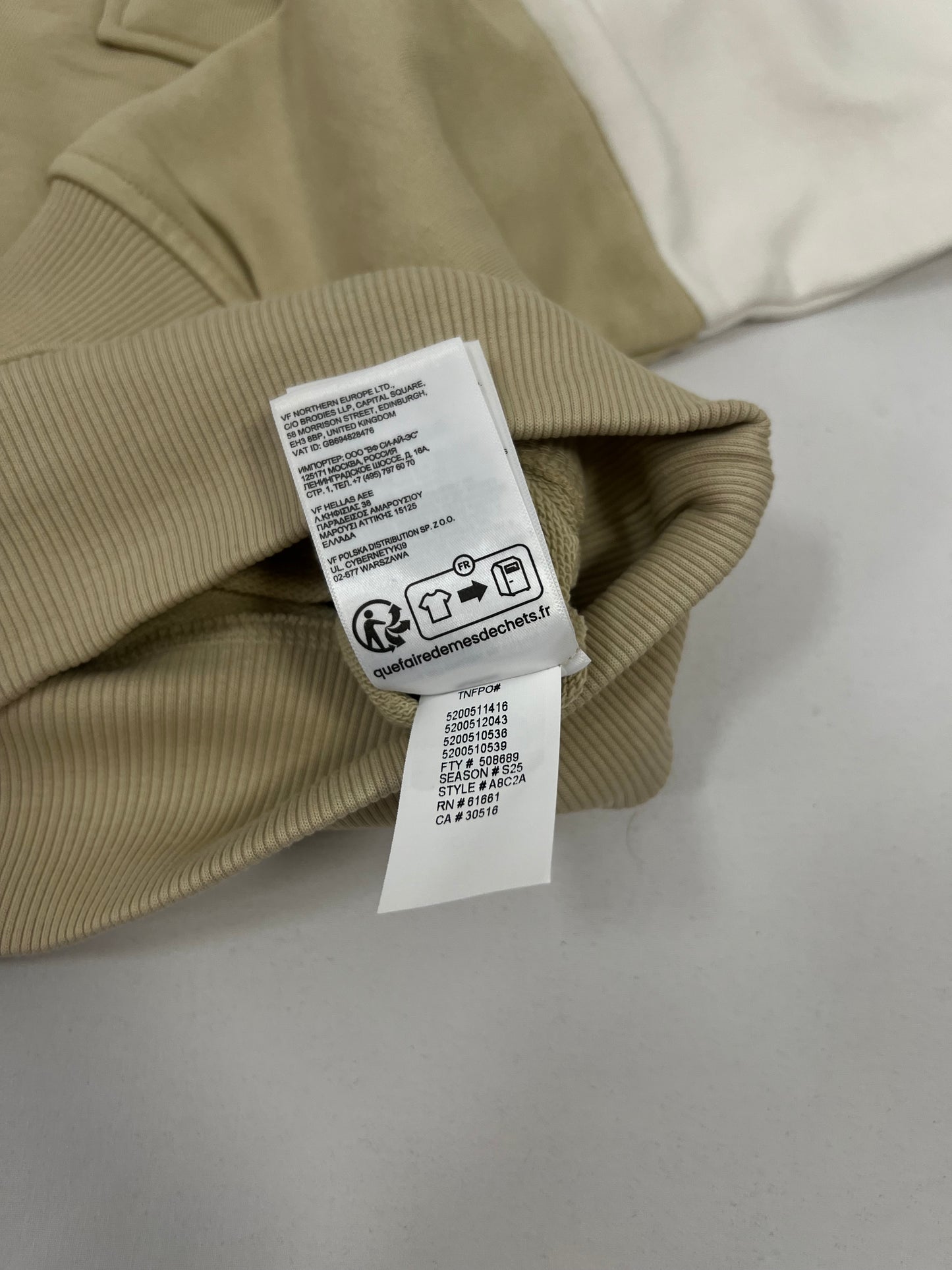 The North Face Bež Duks sa Džepićem i Belim Detaljom na Rukavu