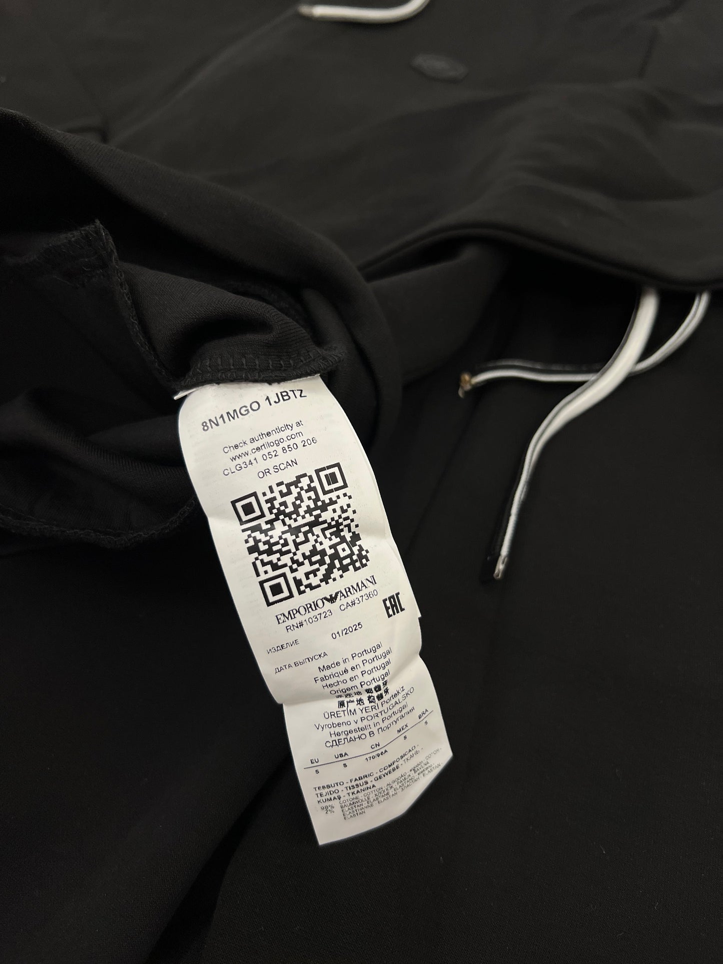 Emporio Armani EA7 Crni Komplet sa Bedge Logom SS2026