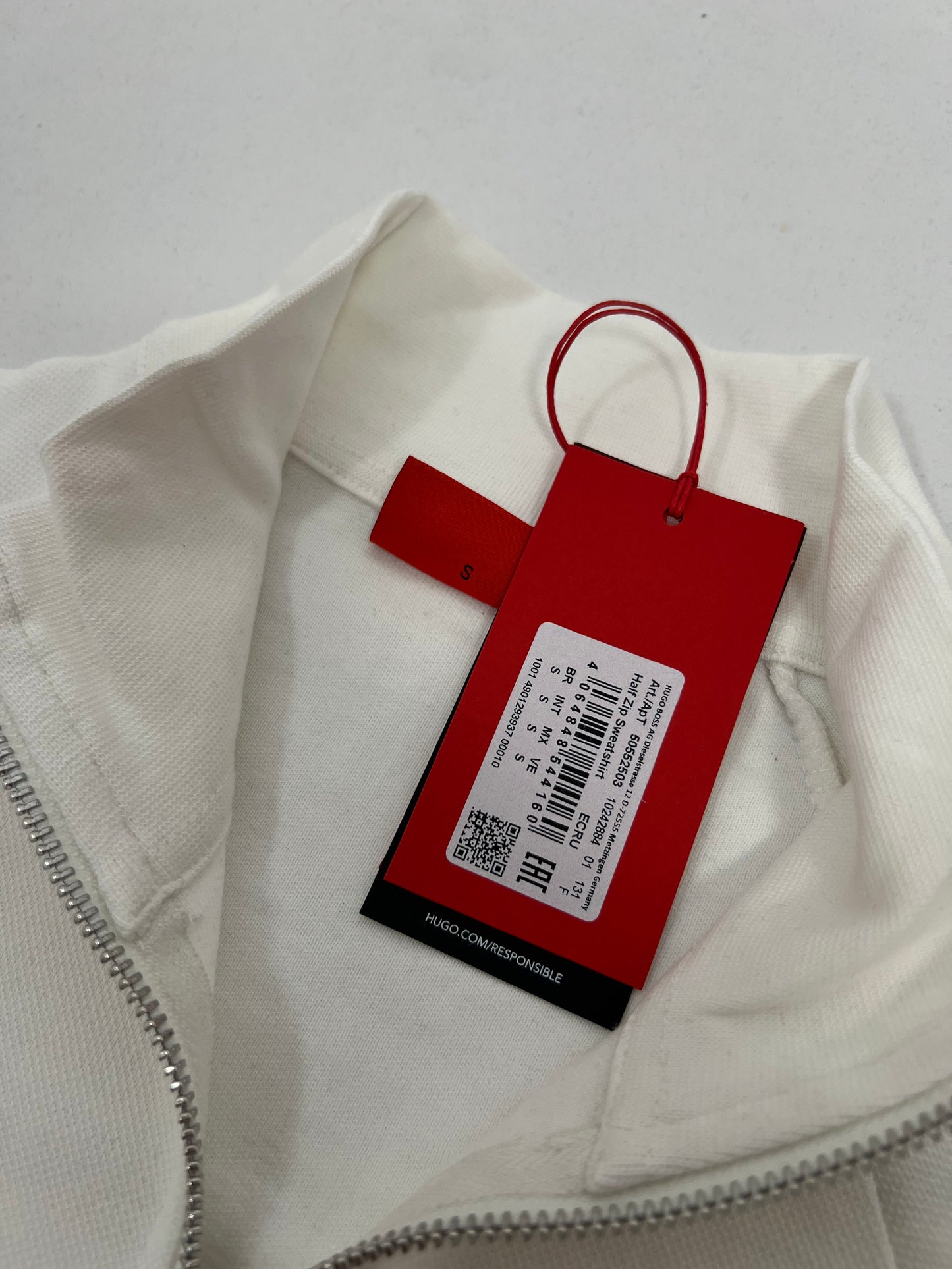 HUGO Quarter-Zip Beli Duks sa Crnim Minimalistic Box Logom