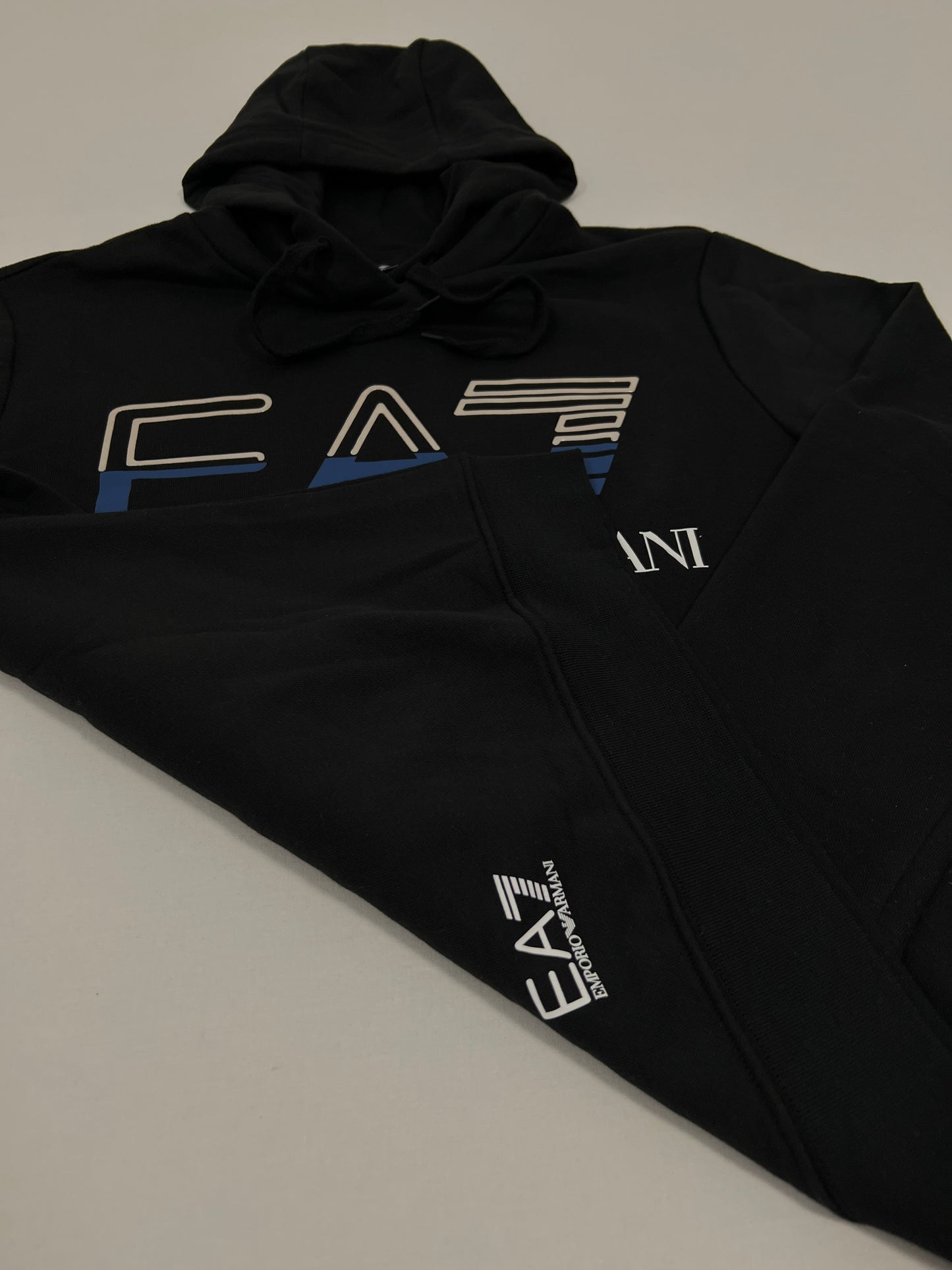 Emporio Armani EA7 Duks sa Kapuljacom i Velikim Logom