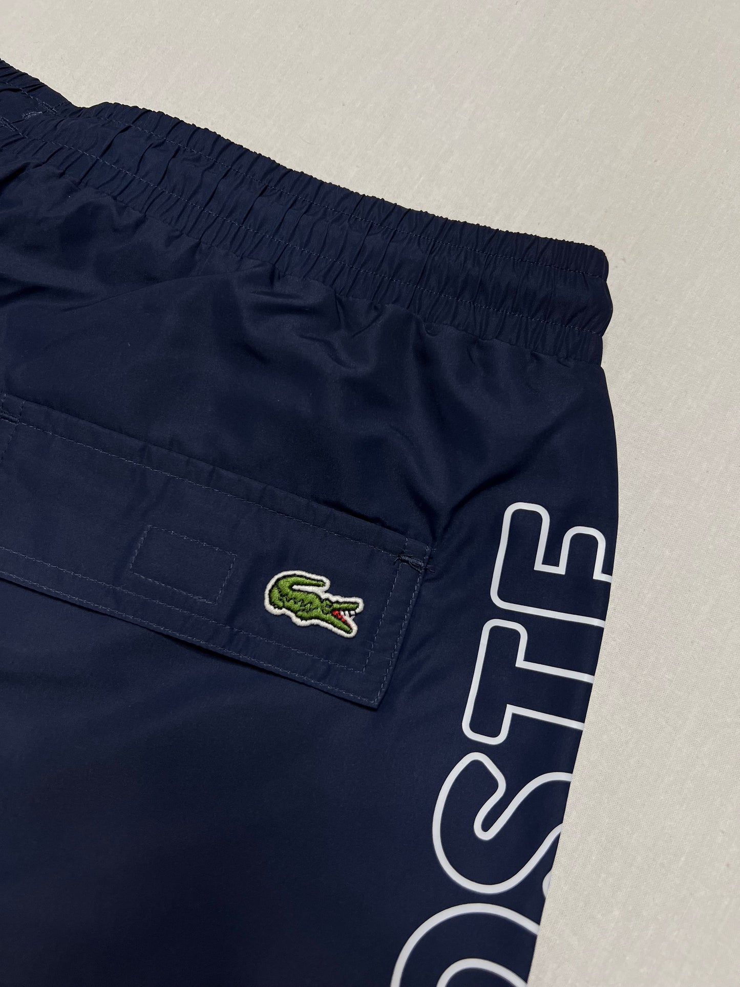 Lacoste Plavi Šorc za Kupanje sa Big Croc Printom