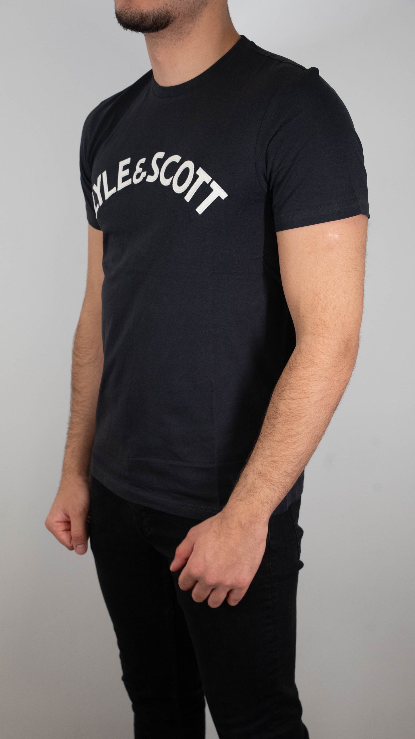 Lyle & Scott Crna Majica sa Velikim Natpisom