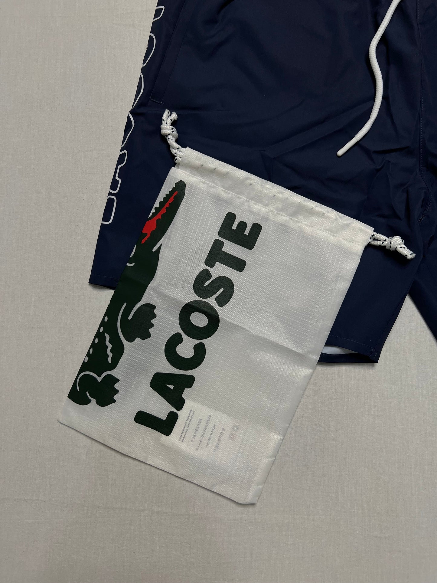 Lacoste Plavi Šorc za Kupanje sa Big Croc Printom