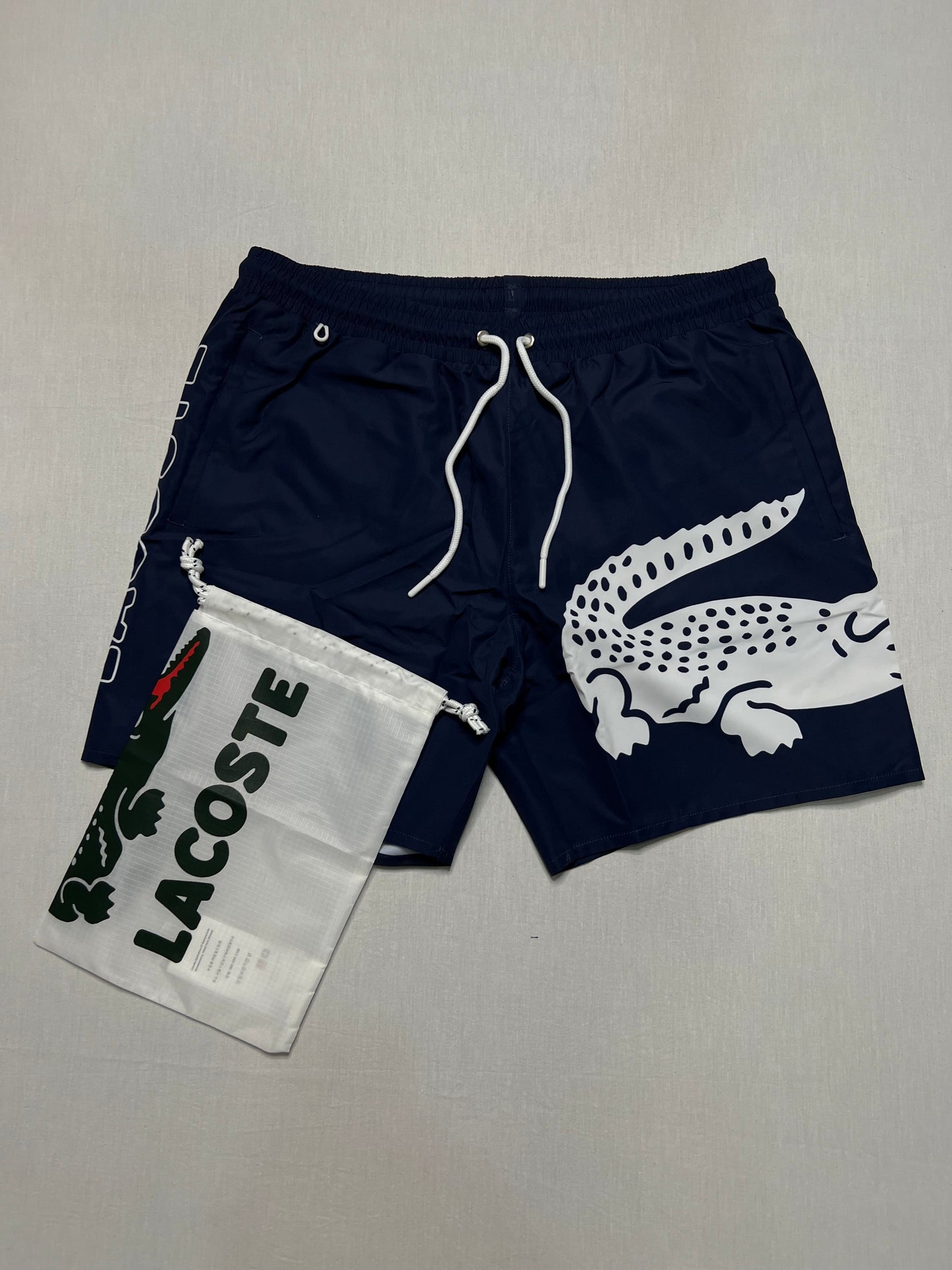 Lacoste Plavi Šorc za Kupanje sa Big Croc Printom
