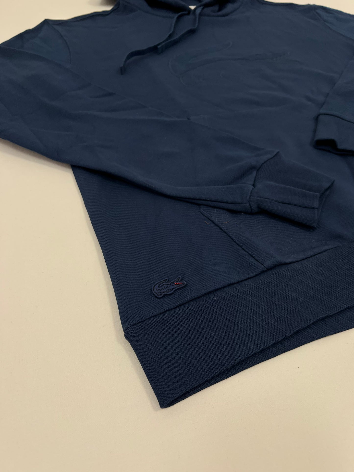 Lacoste Teget Duks sa Big Croc Lacoste Ušivenim Logom